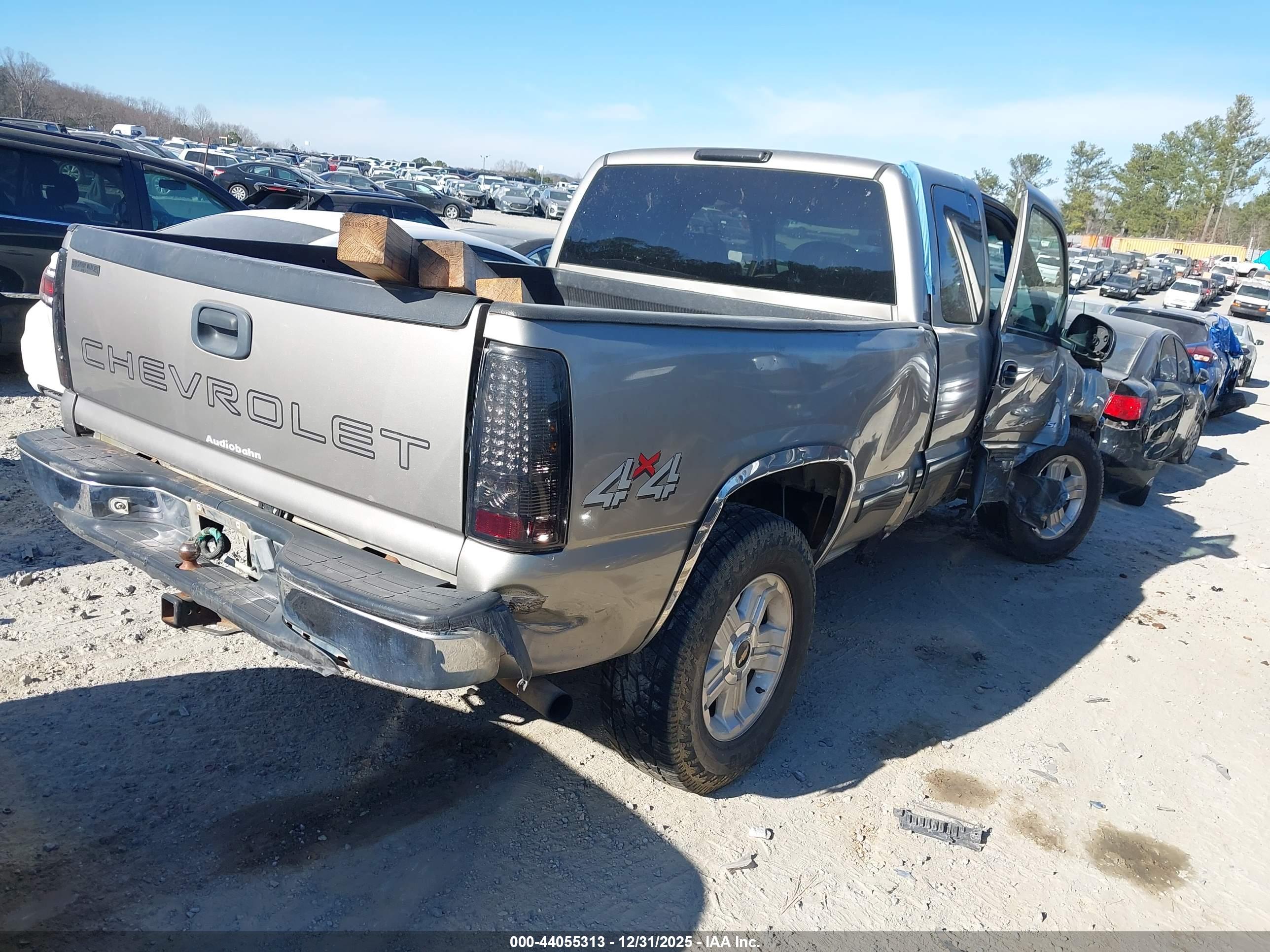 CHEVROLET SILVERADO image 4