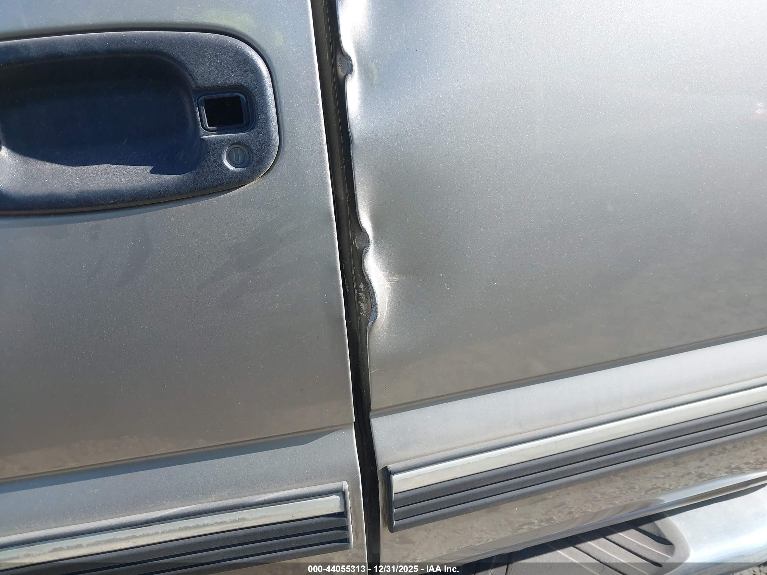 CHEVROLET SILVERADO image 6