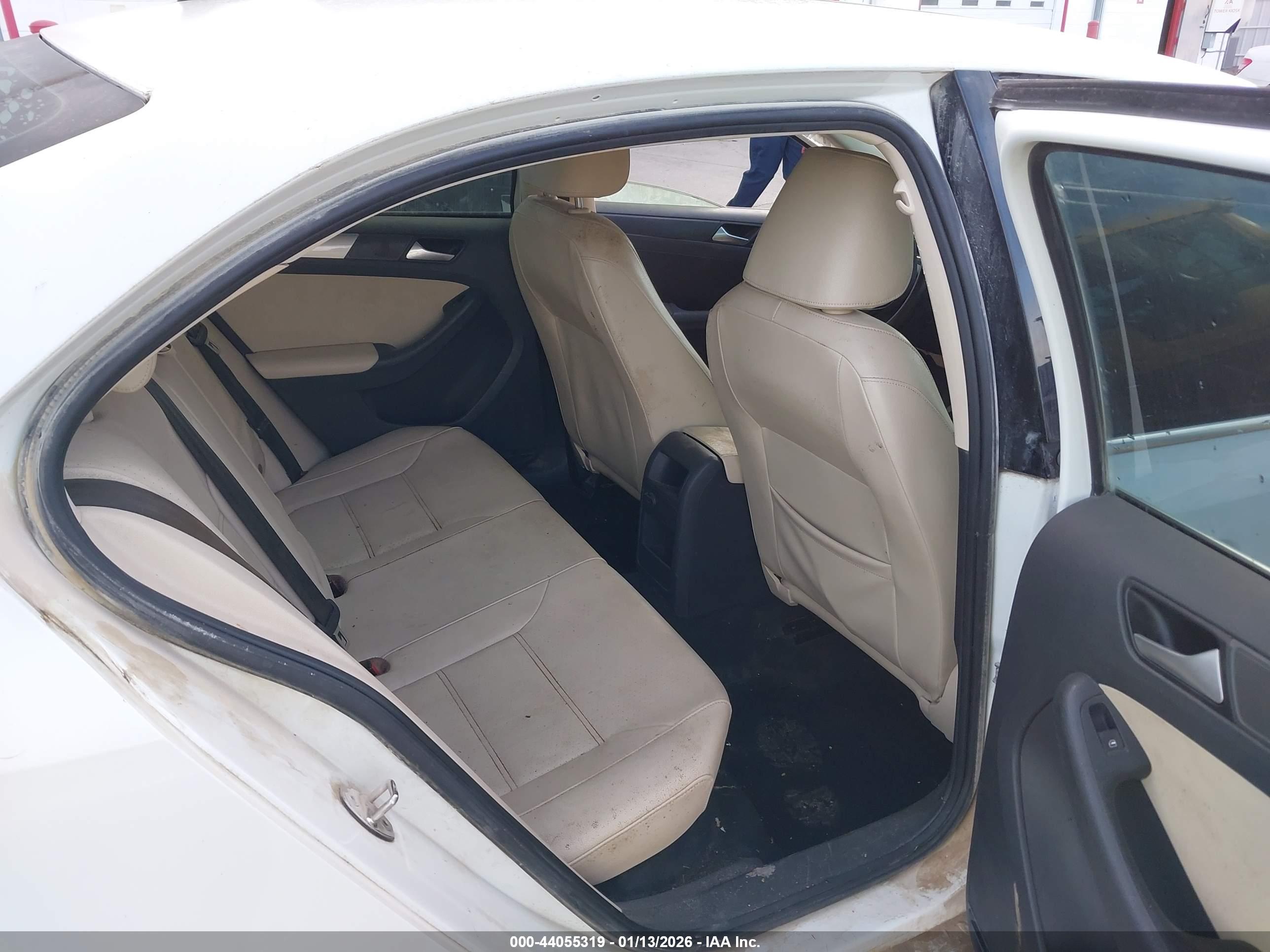 VOLKSWAGEN JETTA image 8