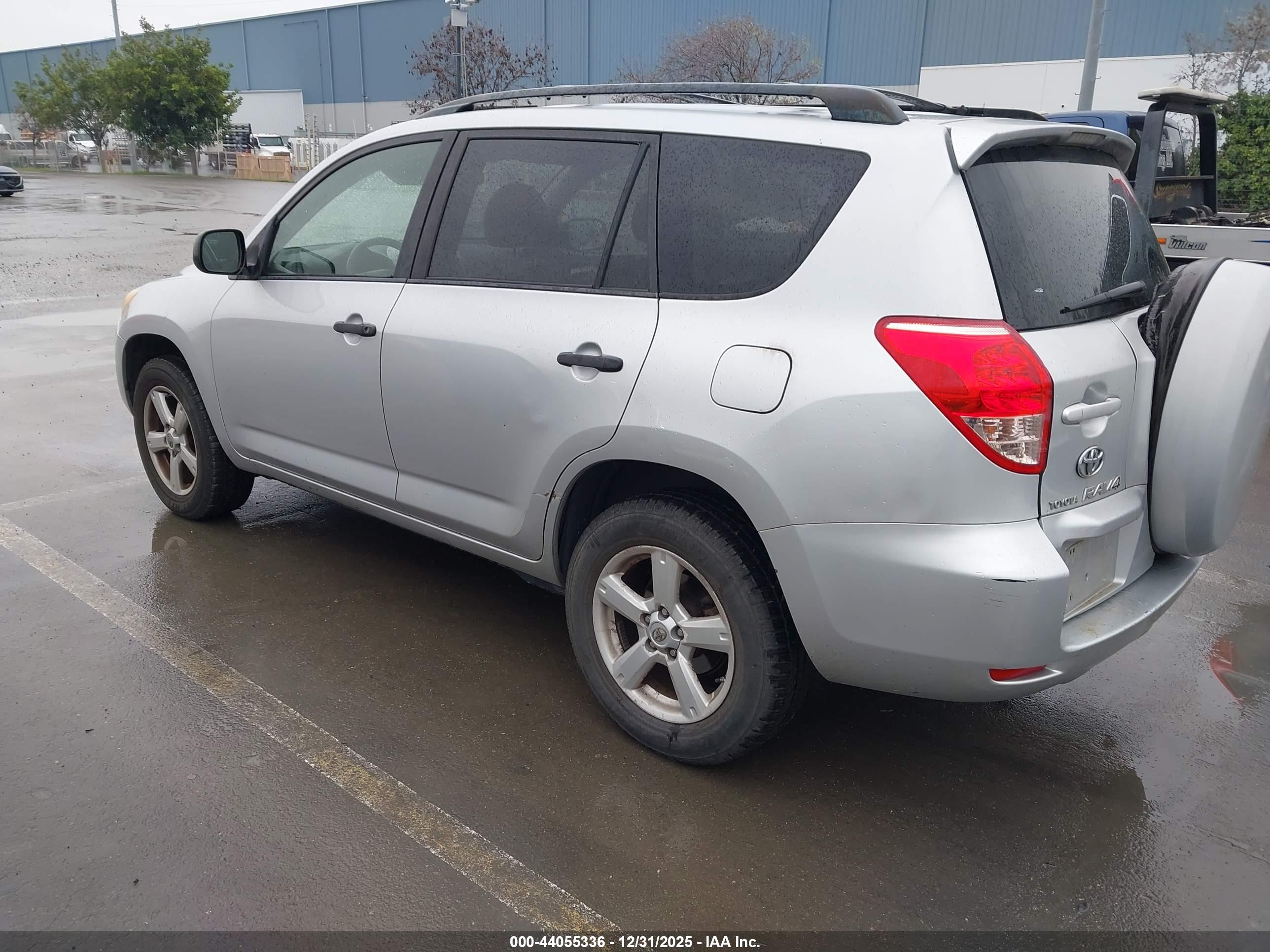 TOYOTA RAV4 image 3