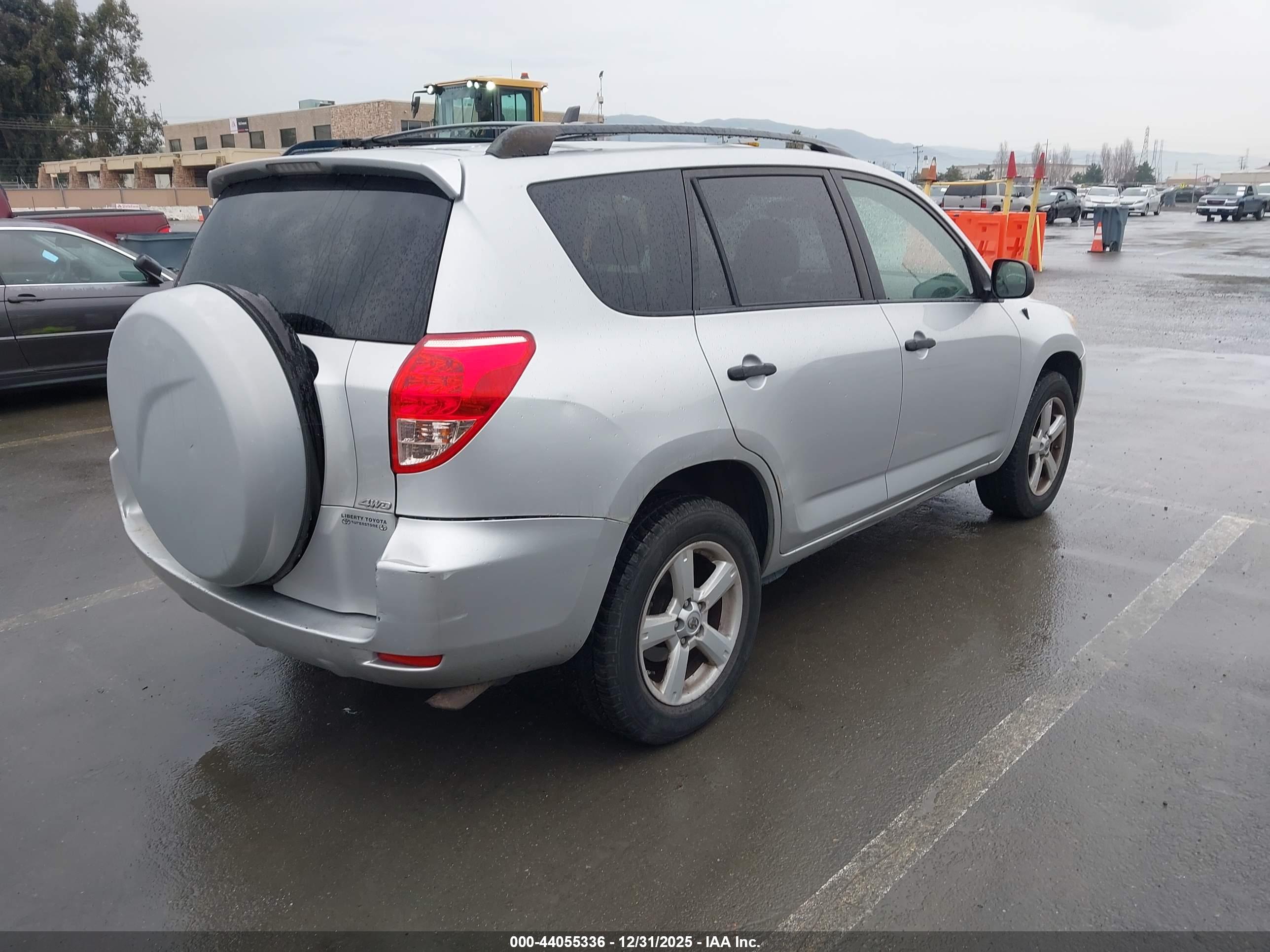TOYOTA RAV4 image 4