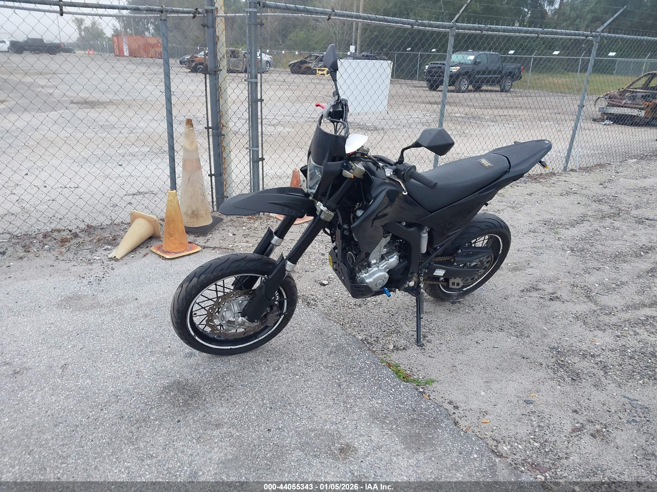 YAMAHA WR250X image 2