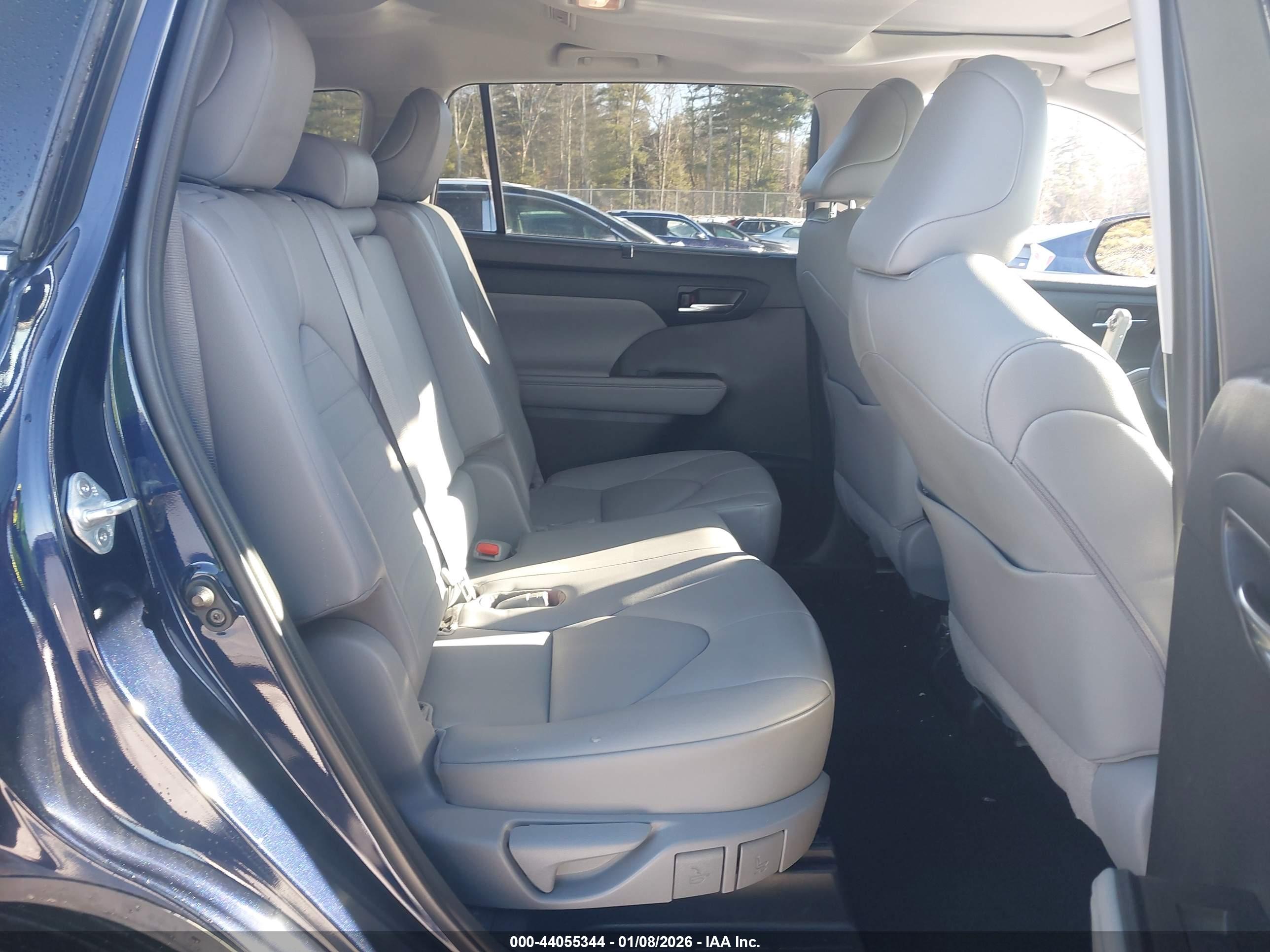 TOYOTA HIGHLANDER image 8