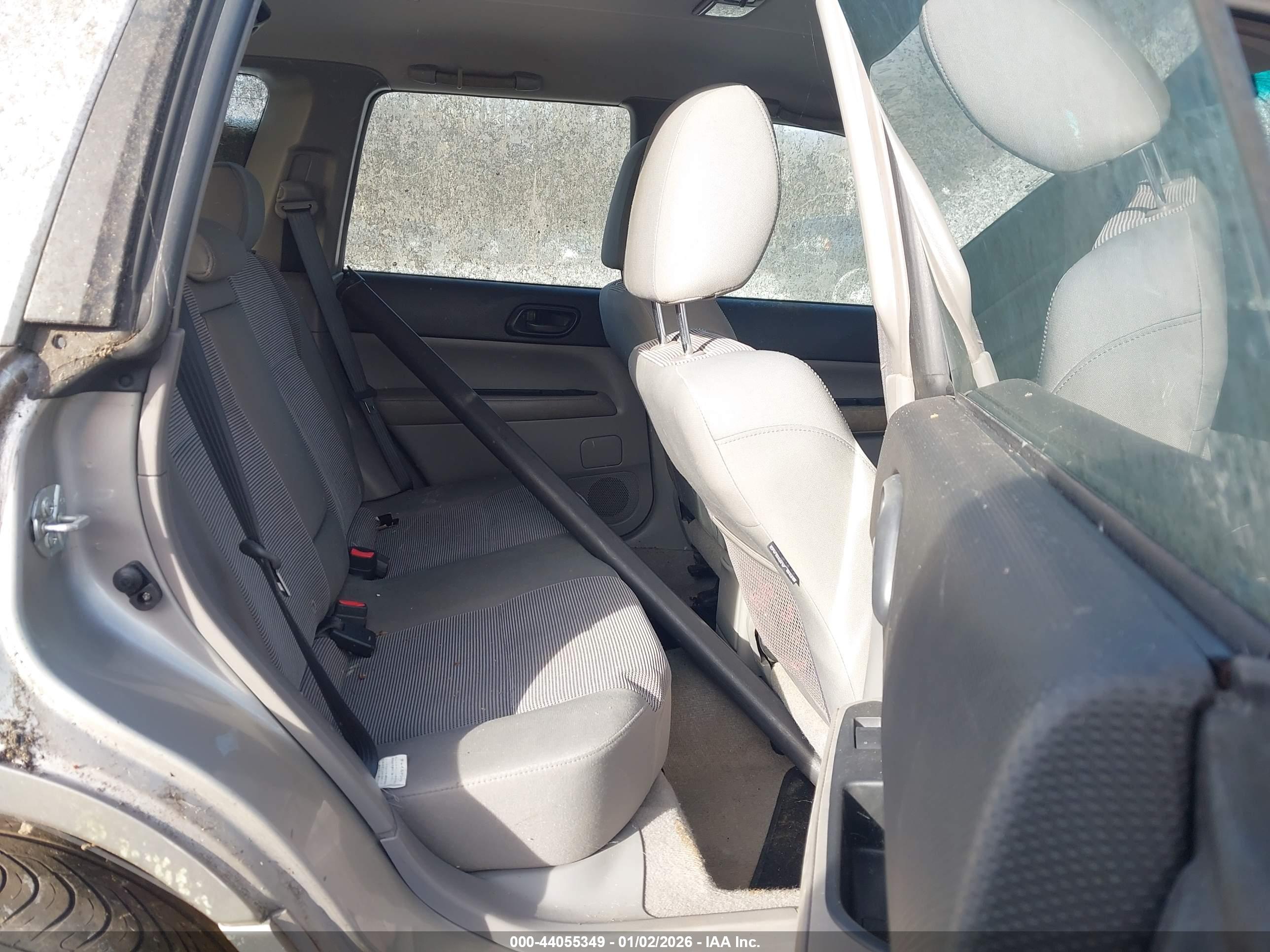 SUBARU FORESTER image 8