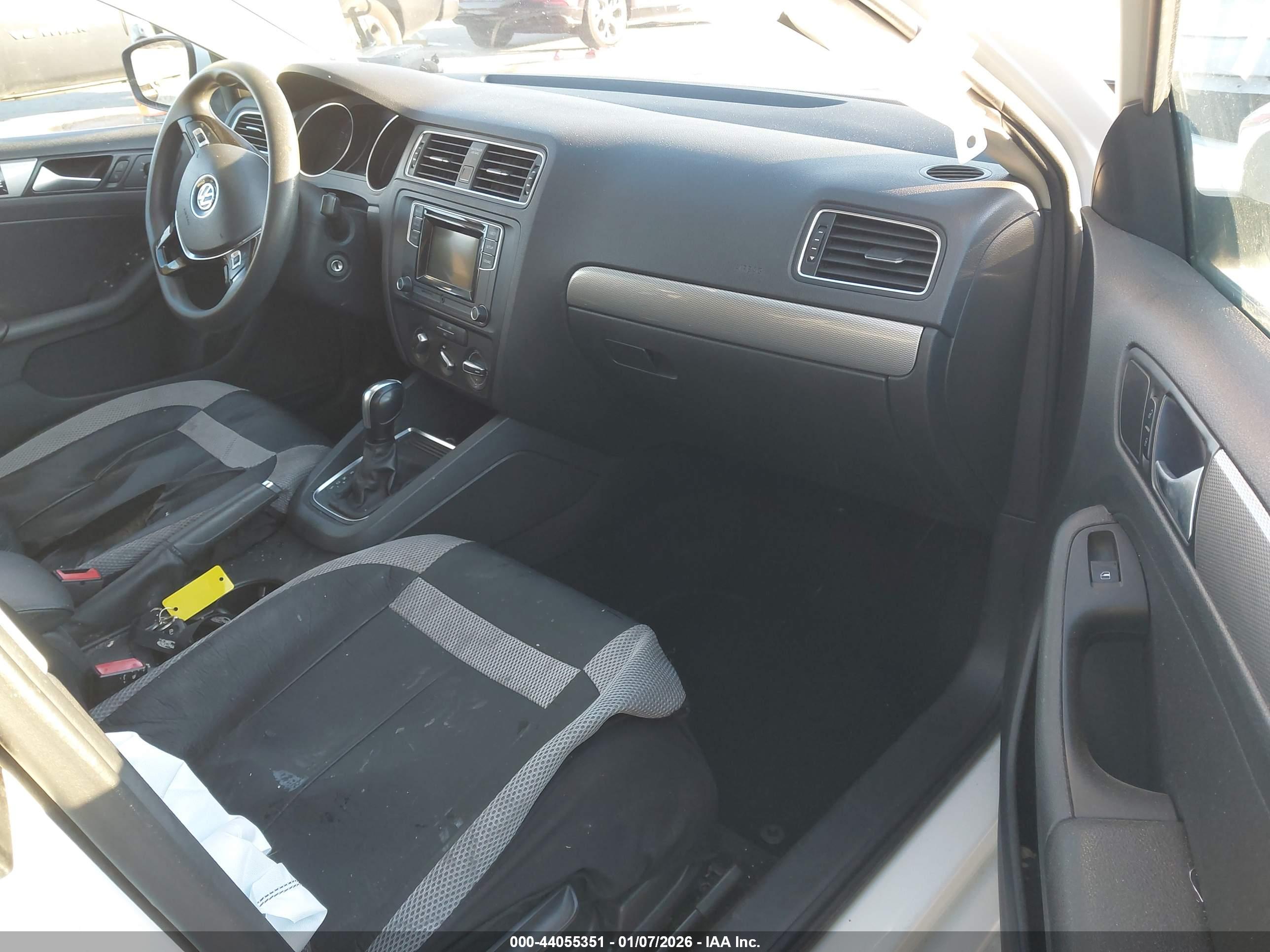 VOLKSWAGEN JETTA image 5