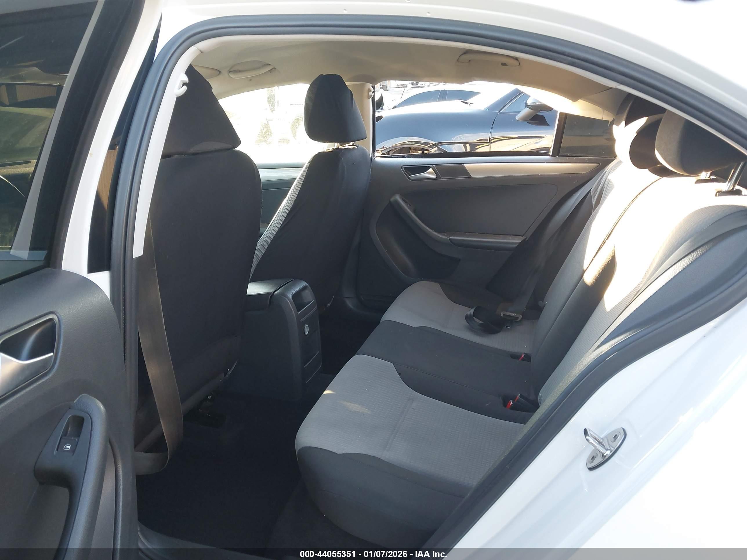 VOLKSWAGEN JETTA image 8