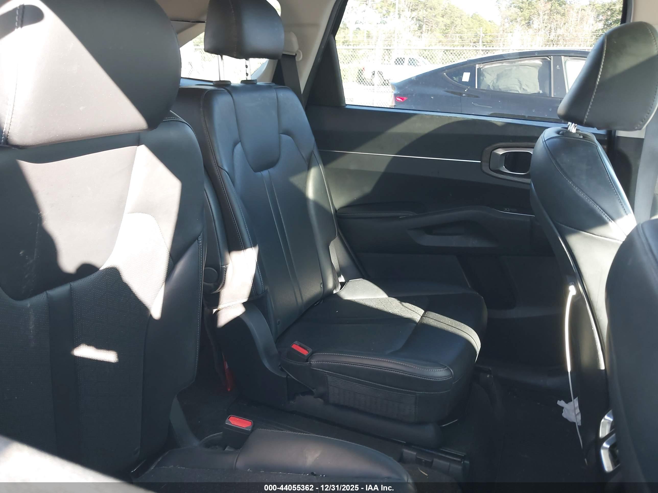 KIA SORENTO image 8