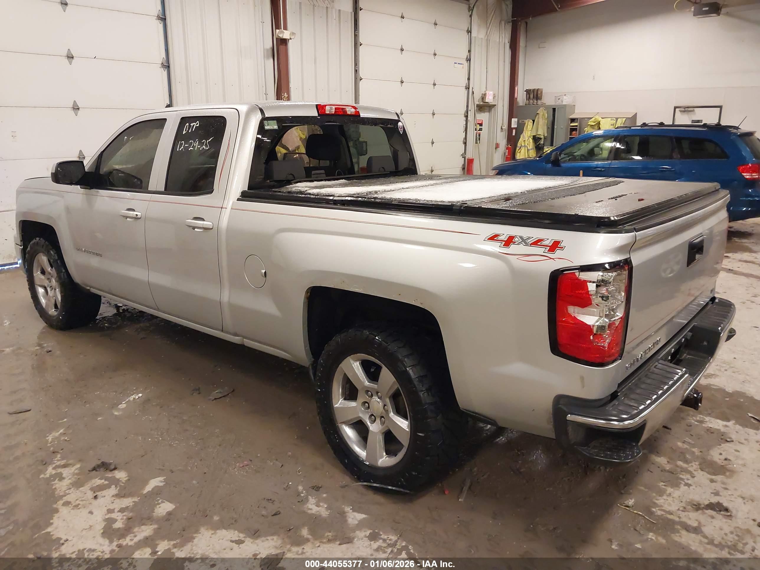 CHEVROLET SILVERADO image 3