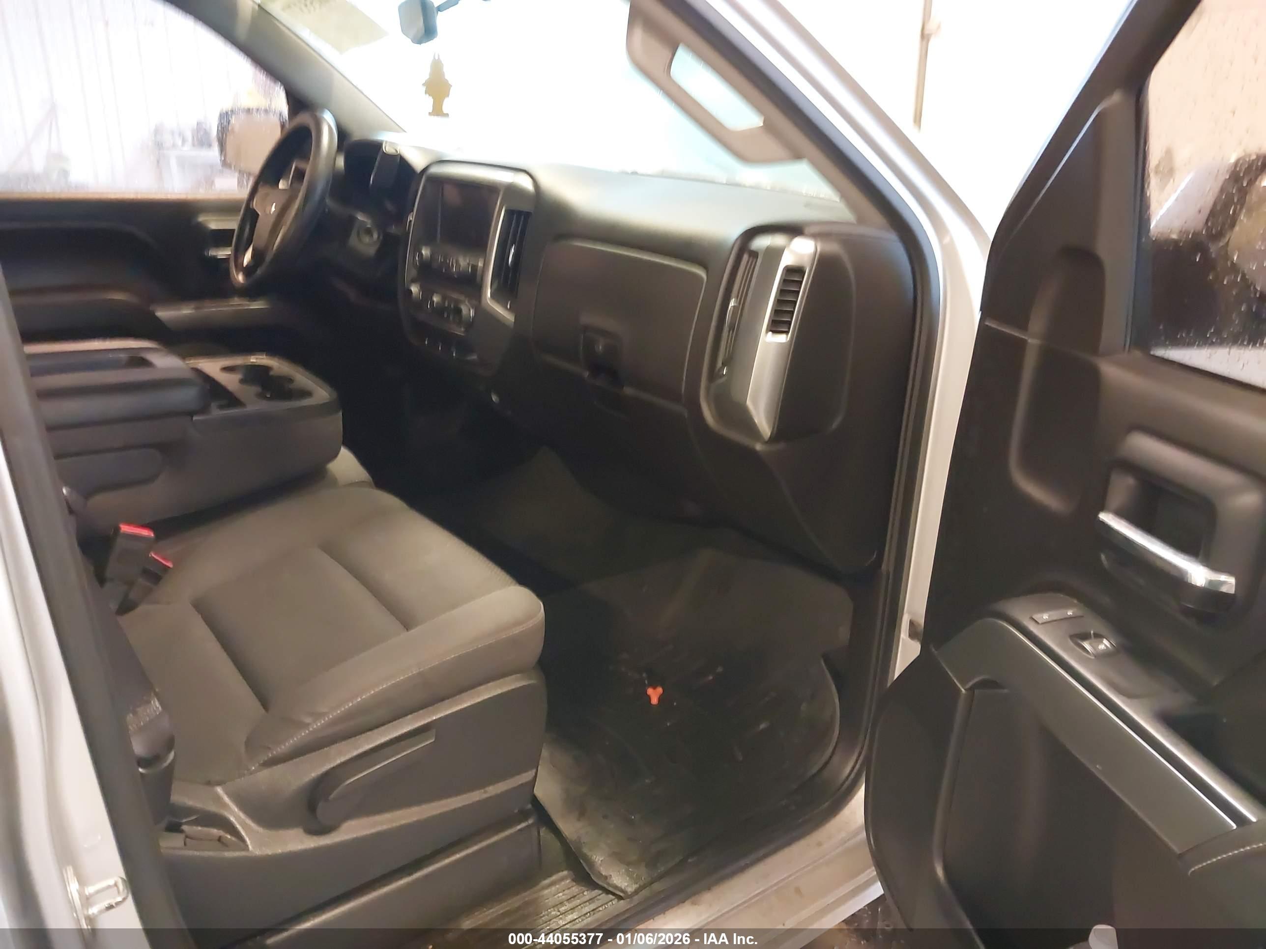 CHEVROLET SILVERADO image 5