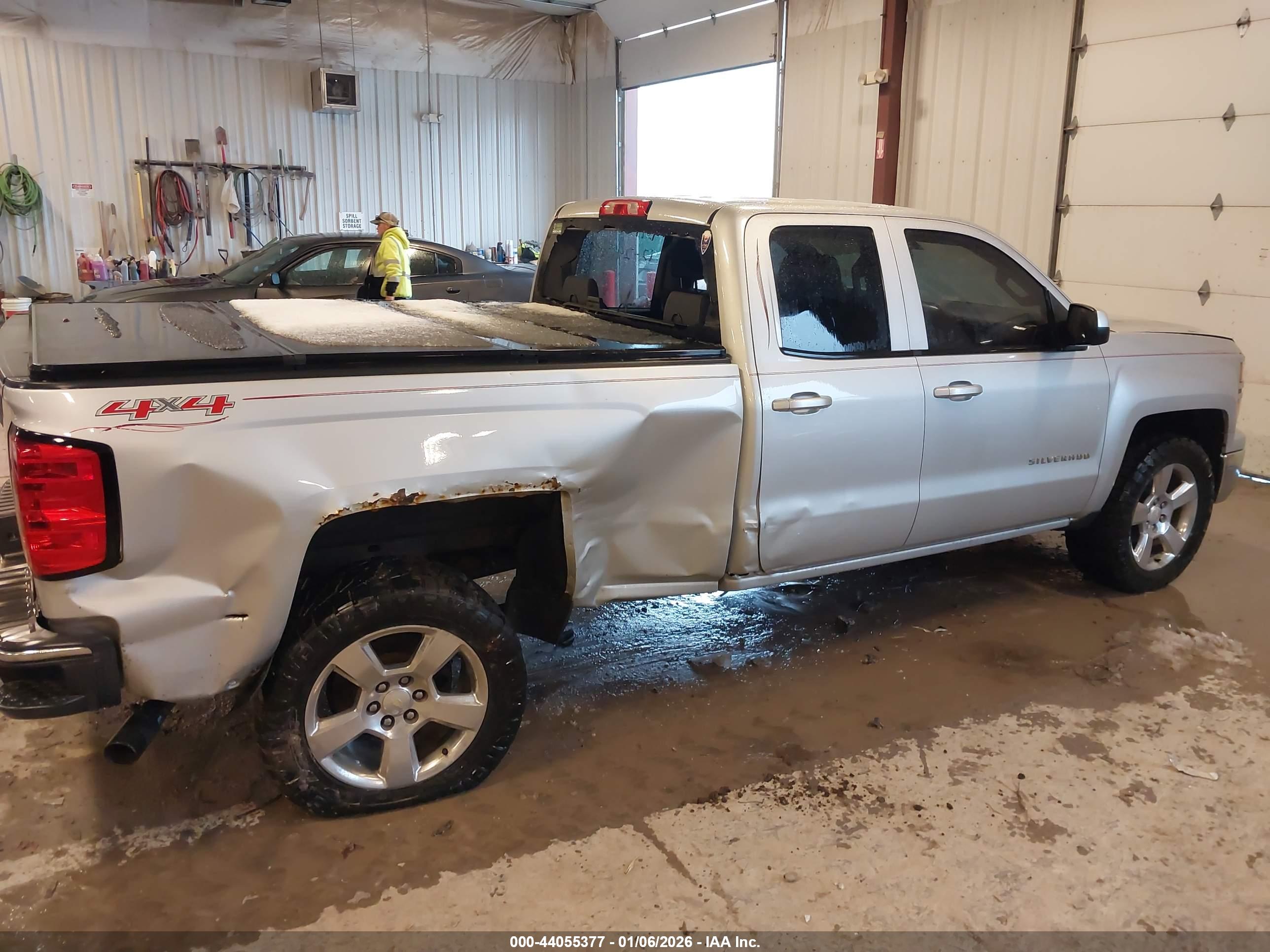 CHEVROLET SILVERADO image 6