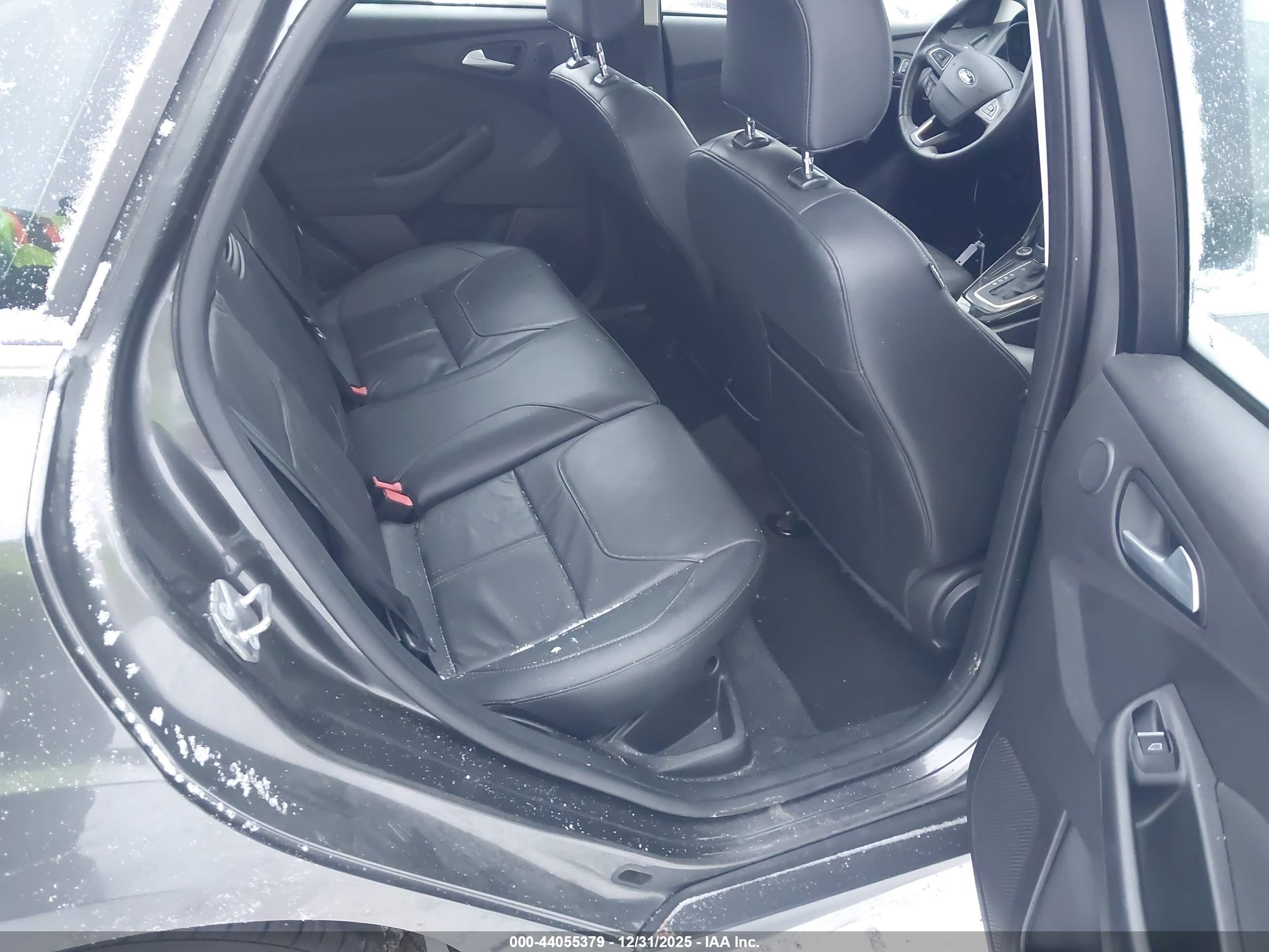 FORD FOCUS image 8