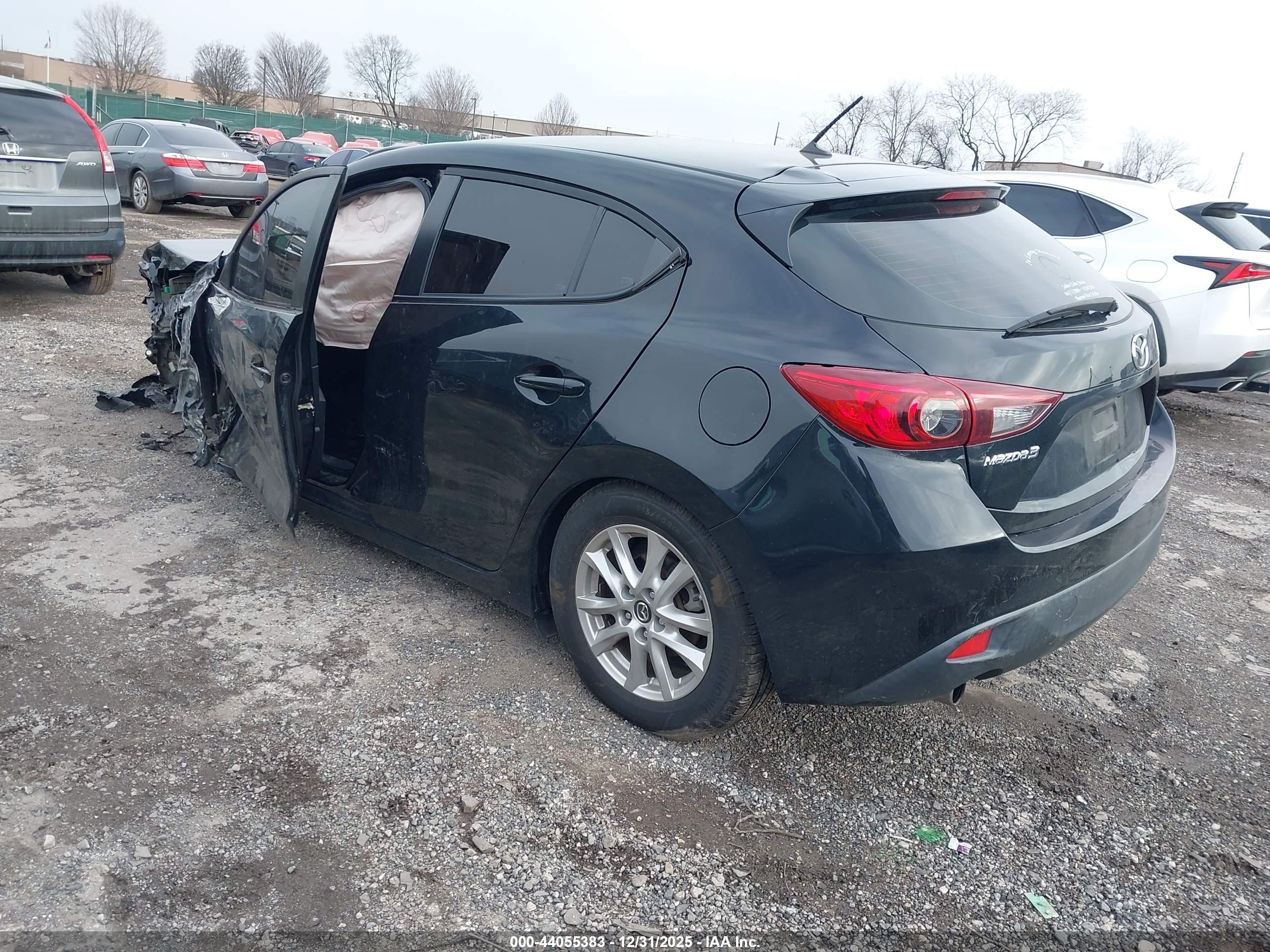 MAZDA MAZDA3 image 3