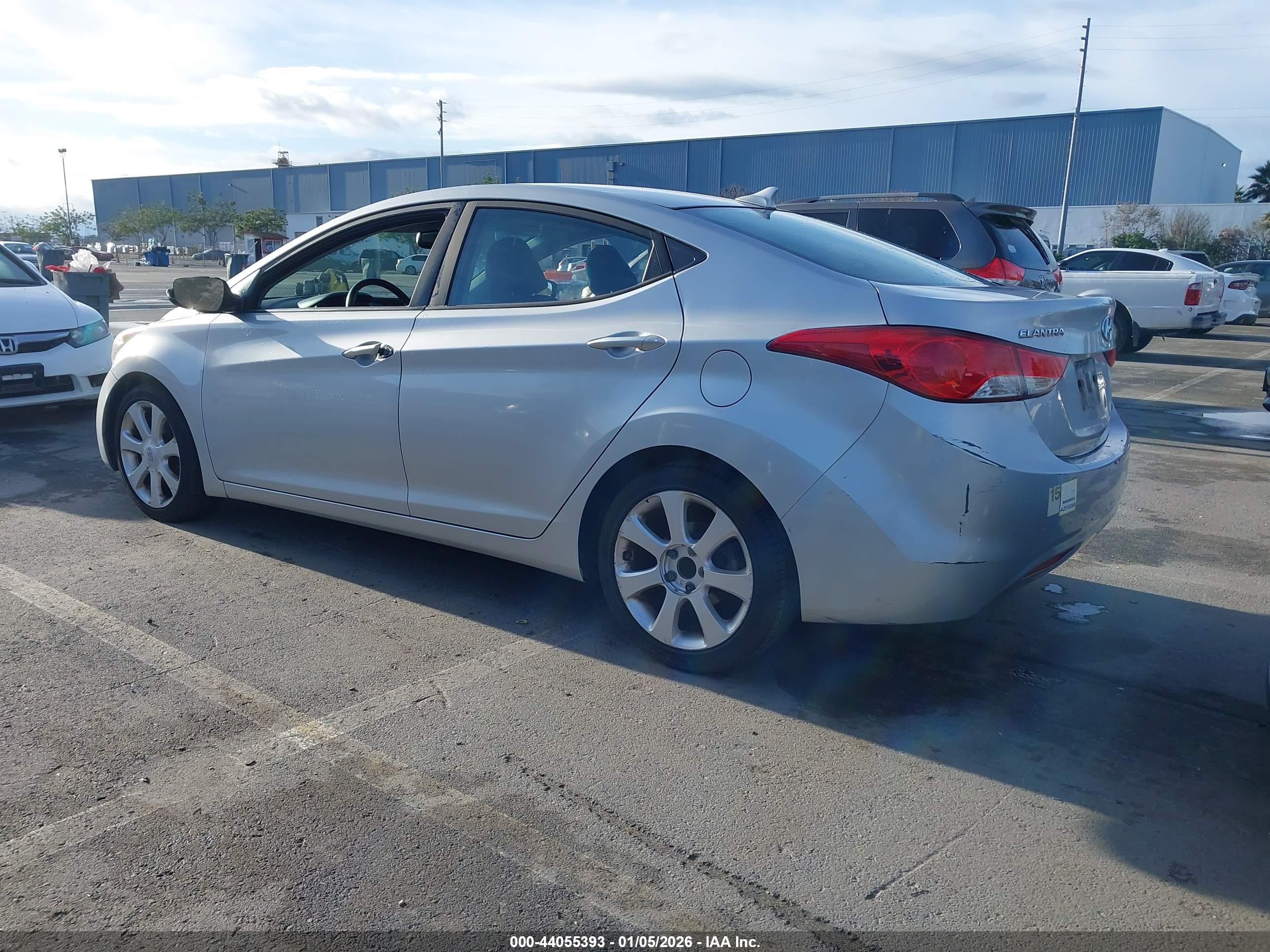 HYUNDAI ELANTRA image 3