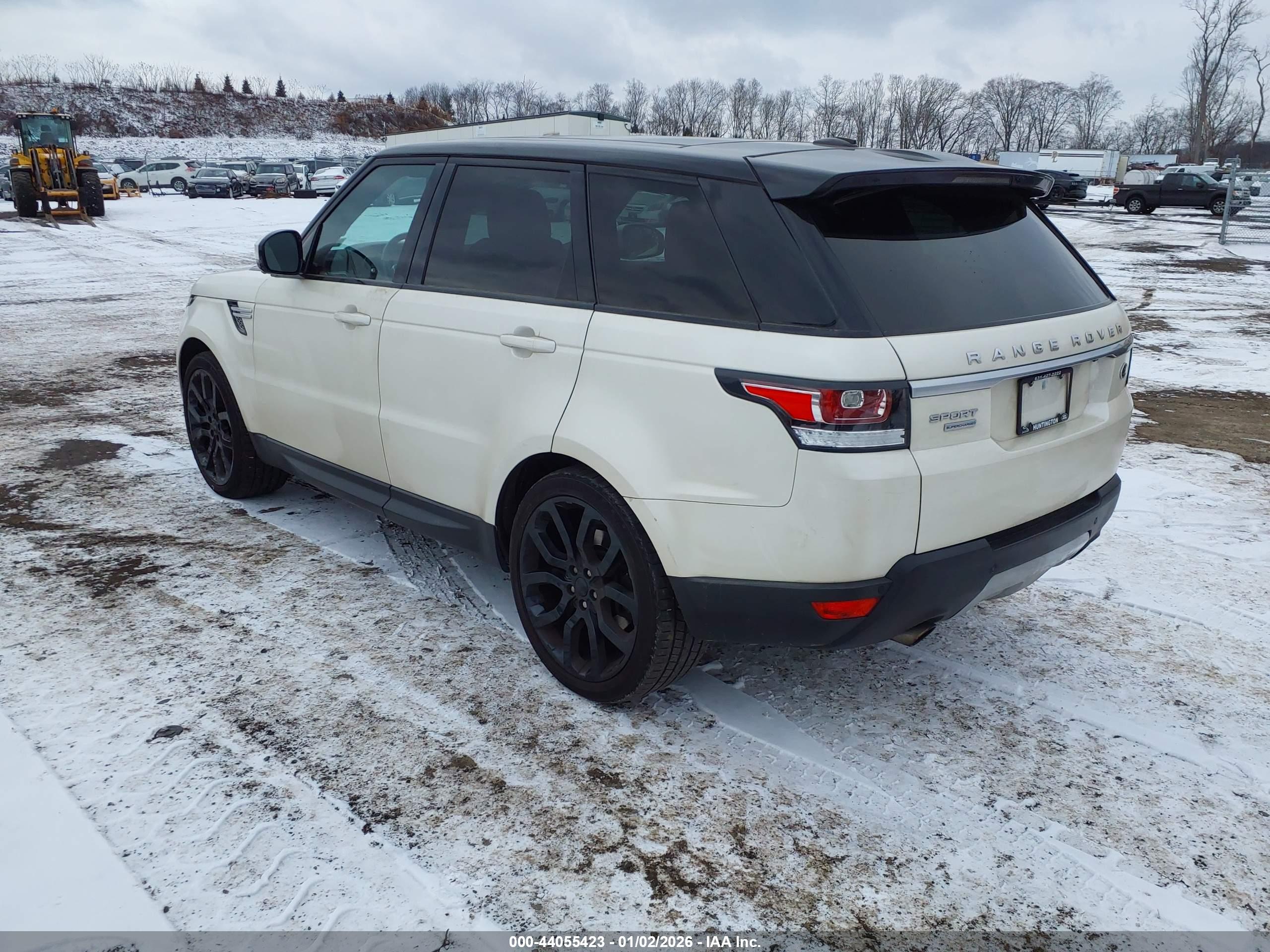 LAND ROVER image 3