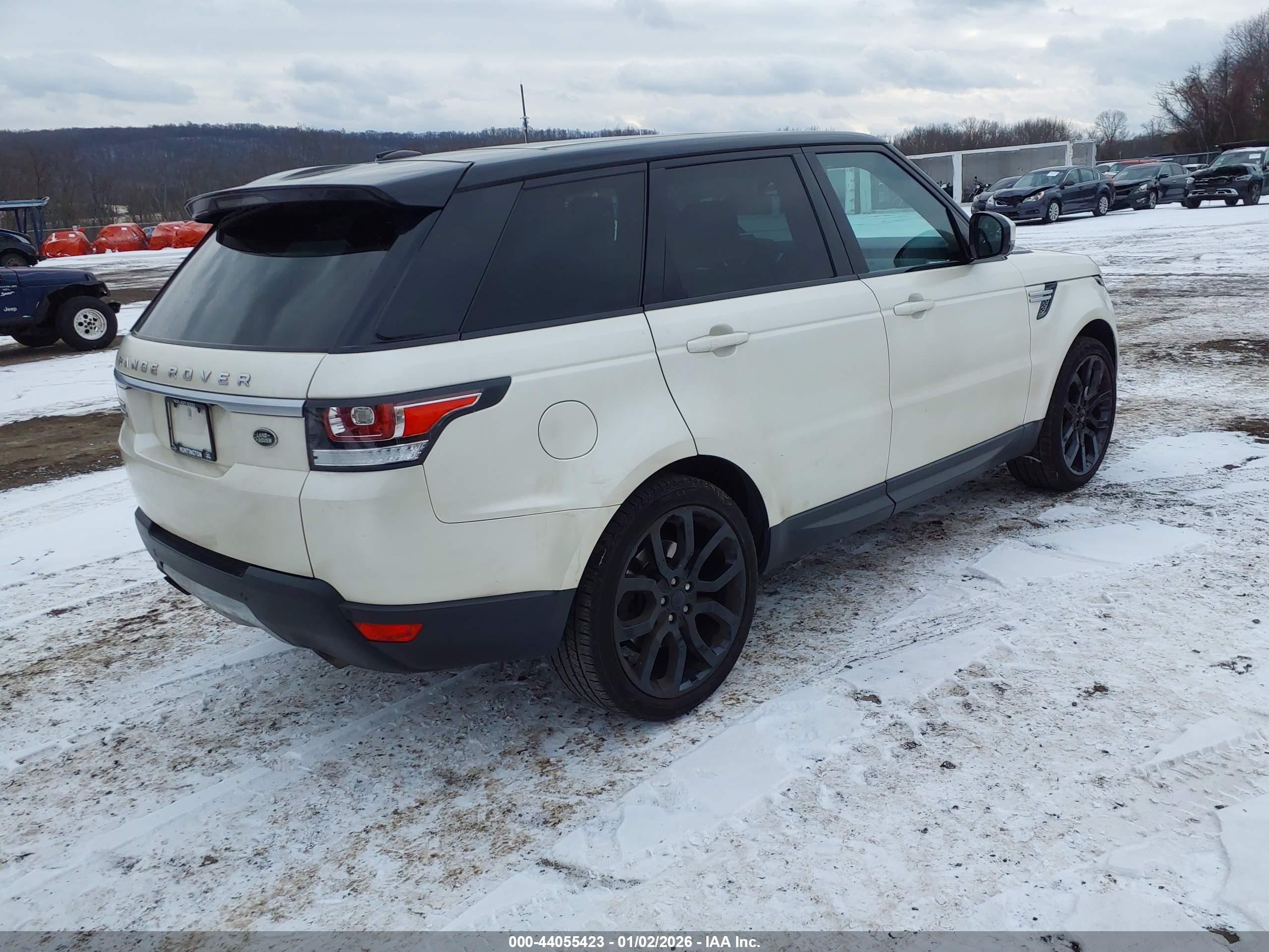 LAND ROVER image 4