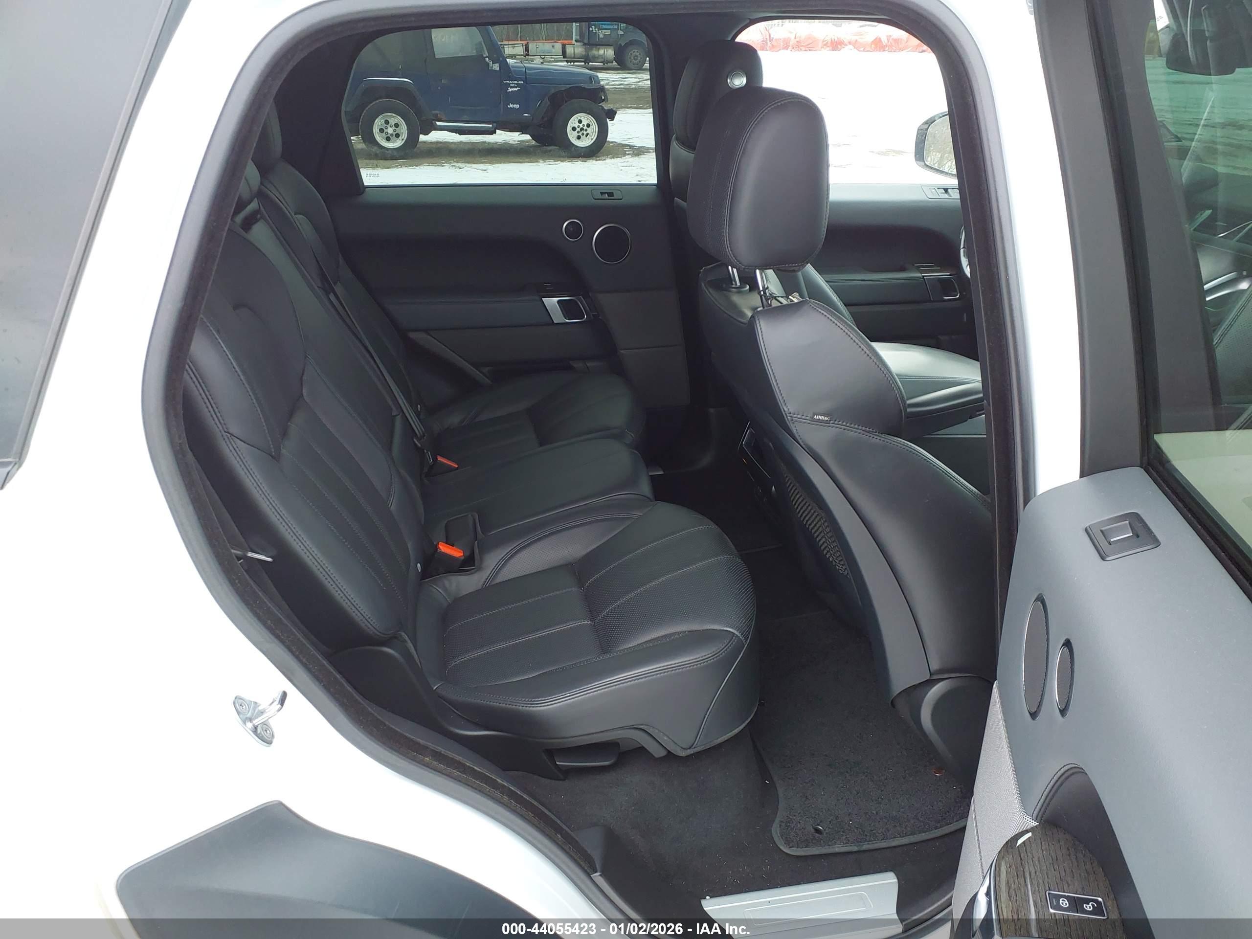 LAND ROVER image 8