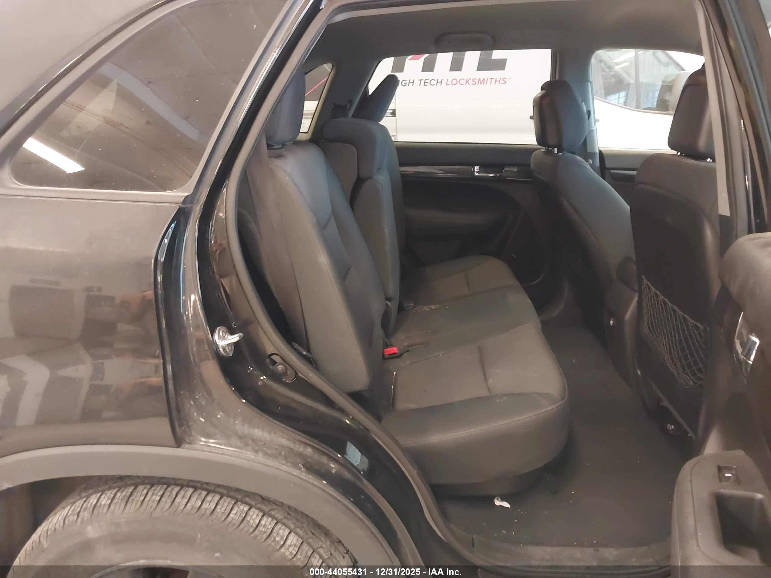 KIA SORENTO image 8