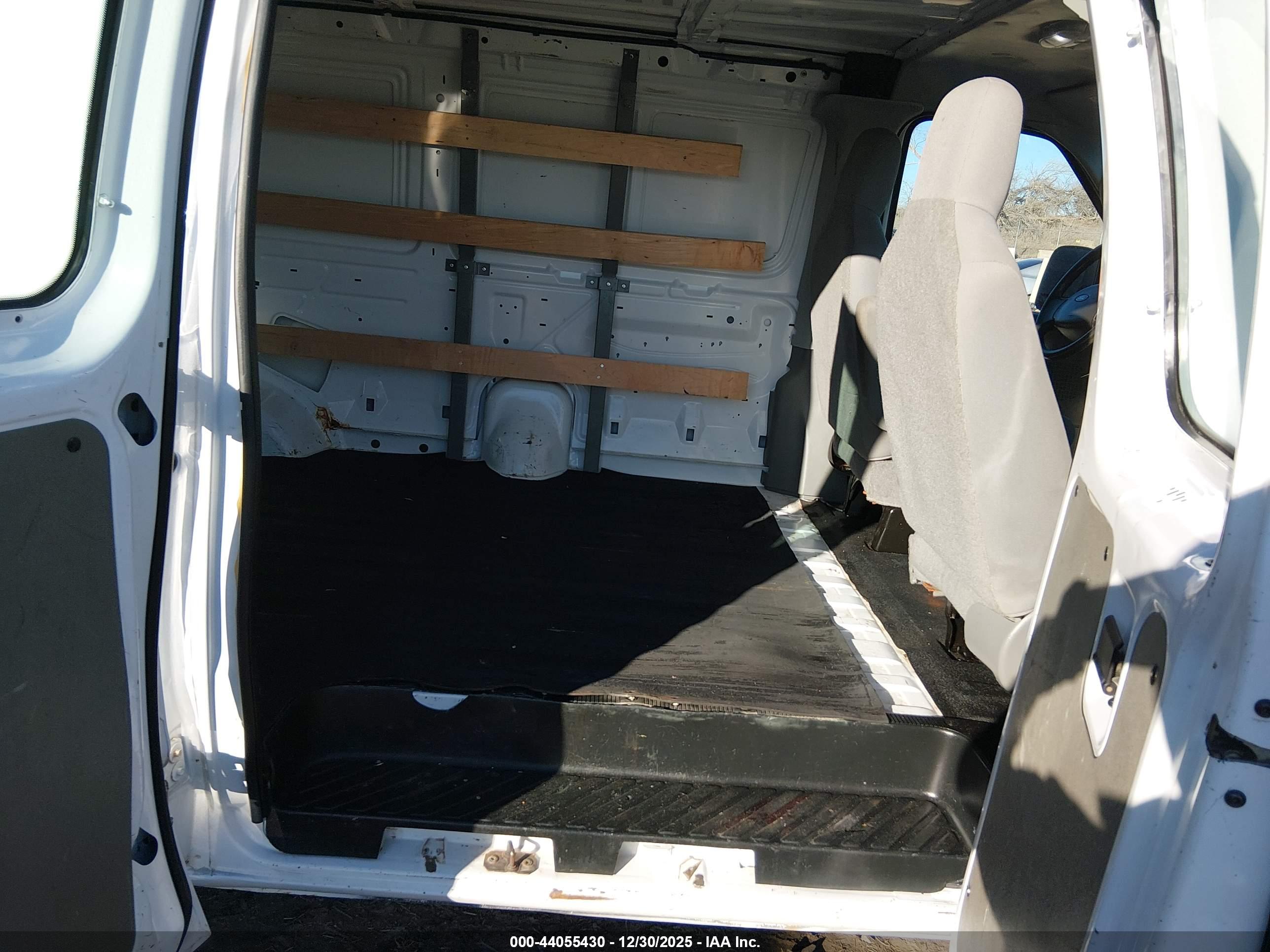 FORD E-250 image 8