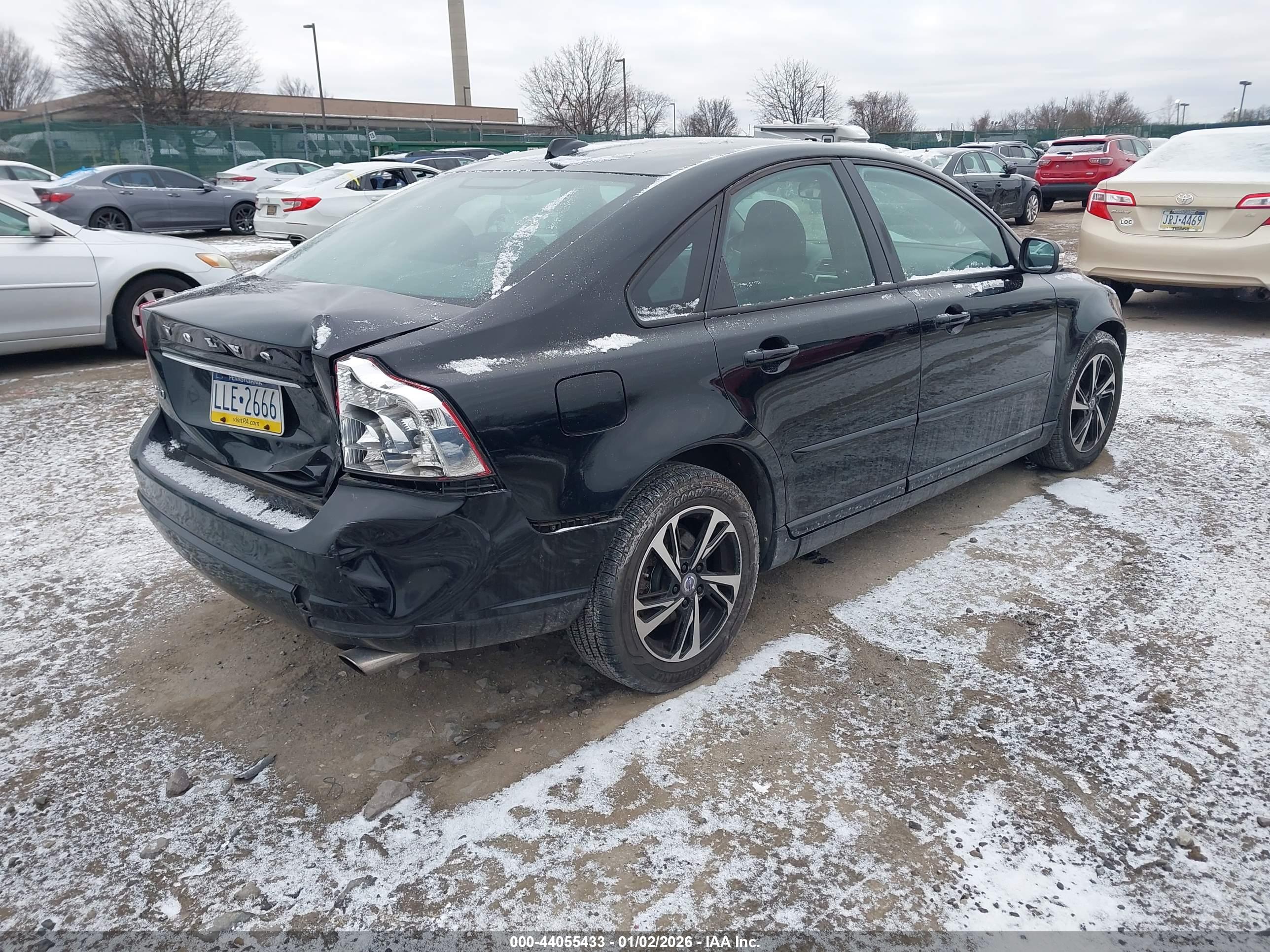VOLVO S40 image 4