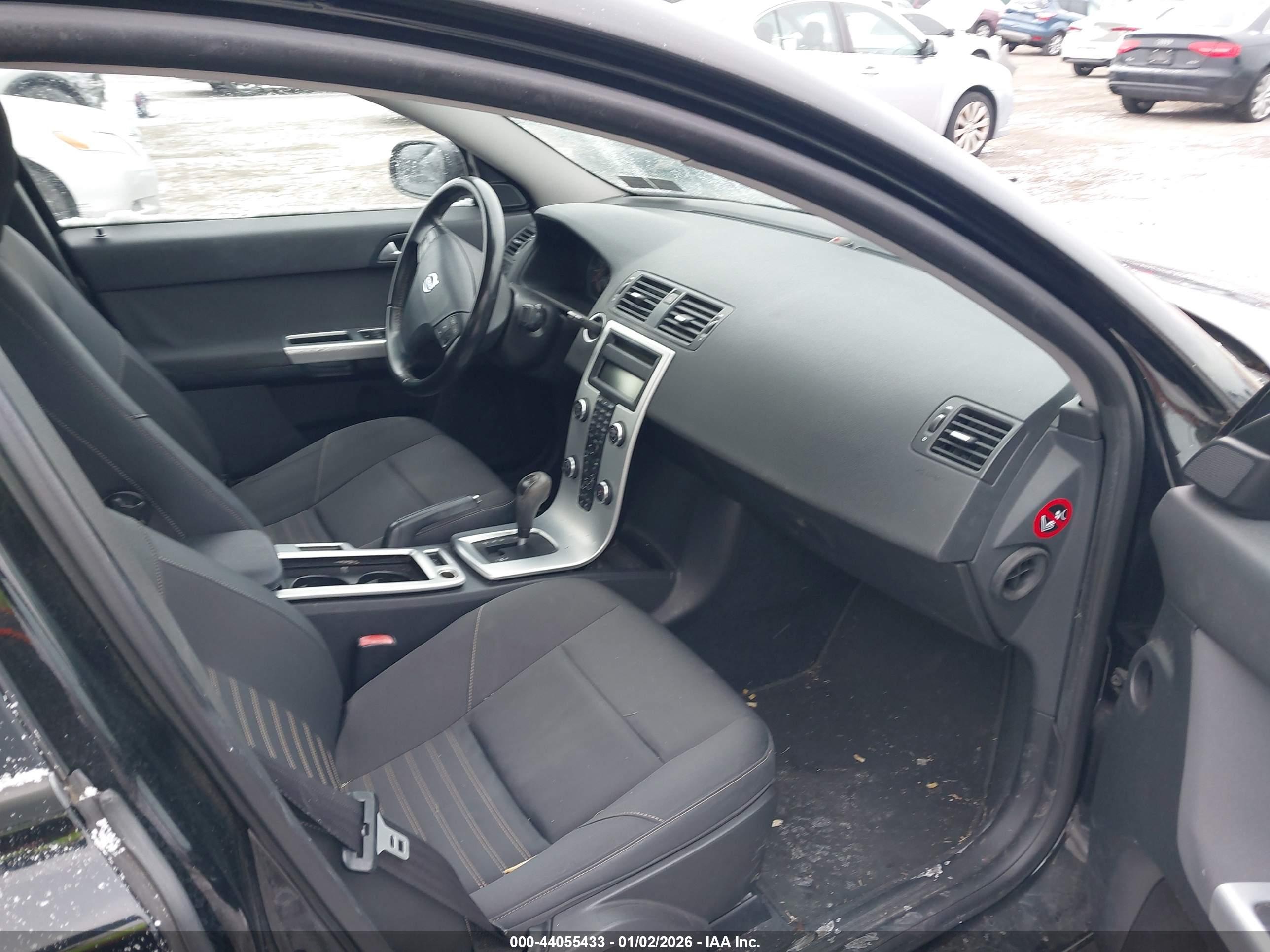 VOLVO S40 image 5