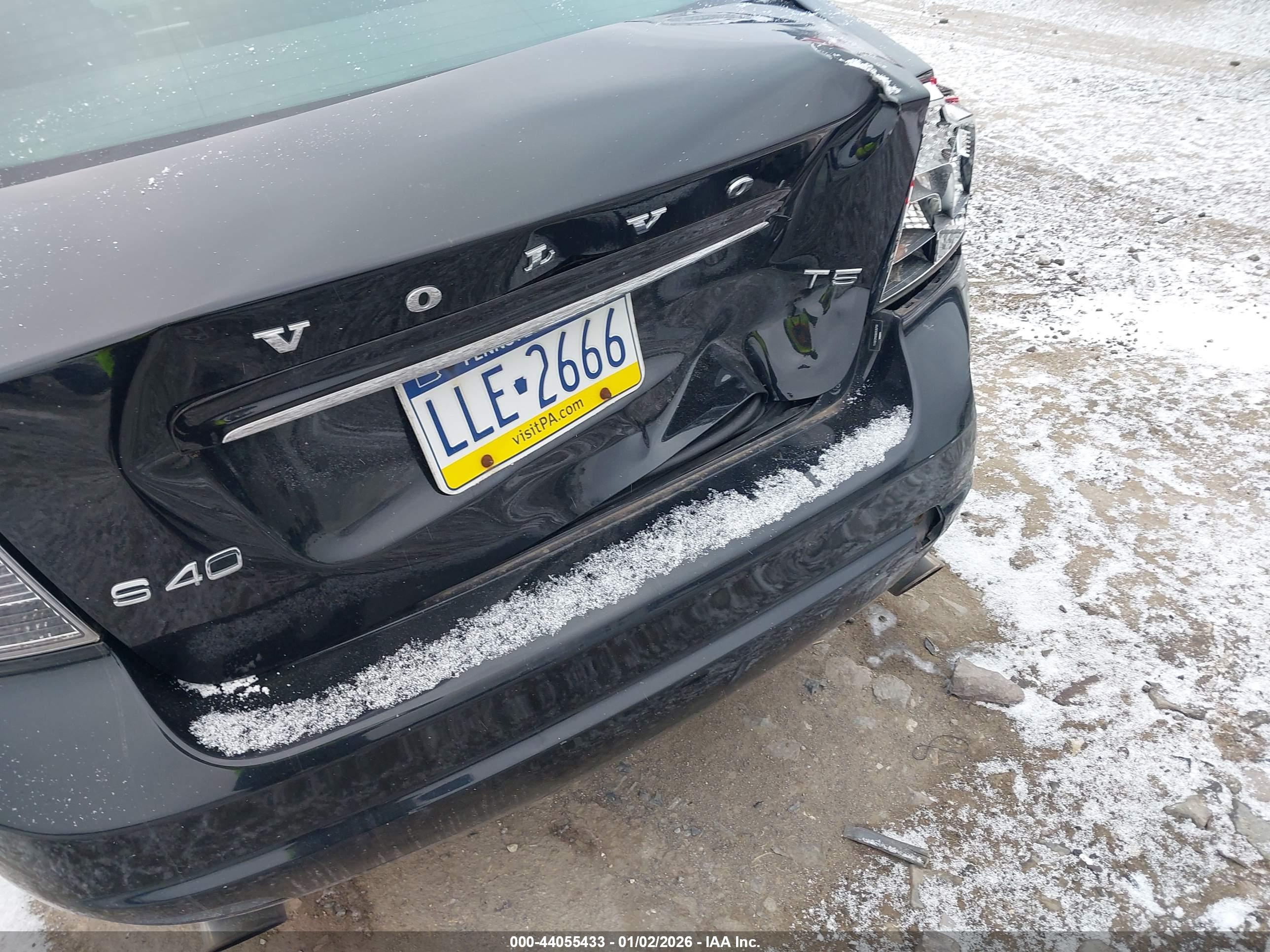 VOLVO S40 image 6