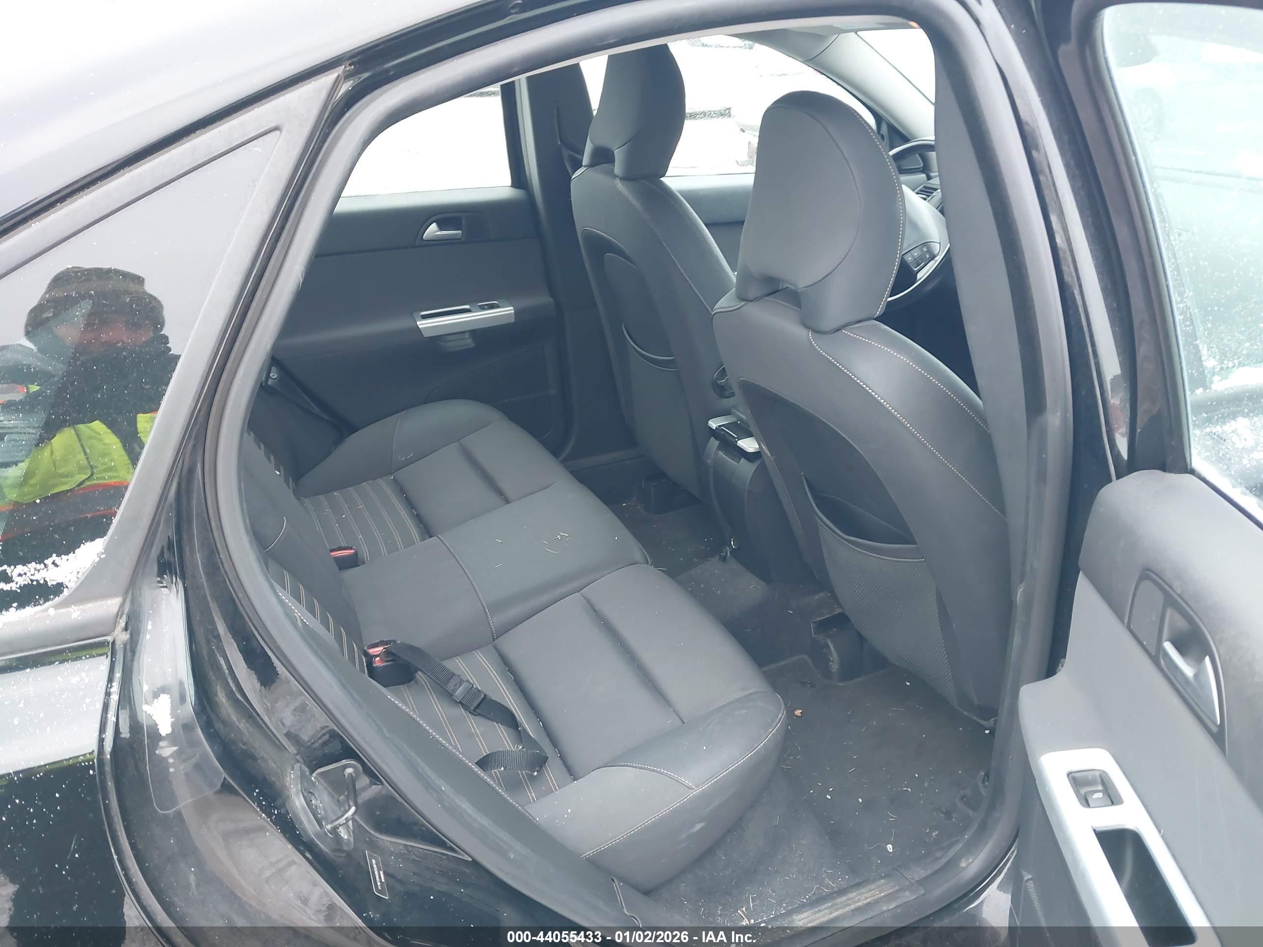 VOLVO S40 image 8