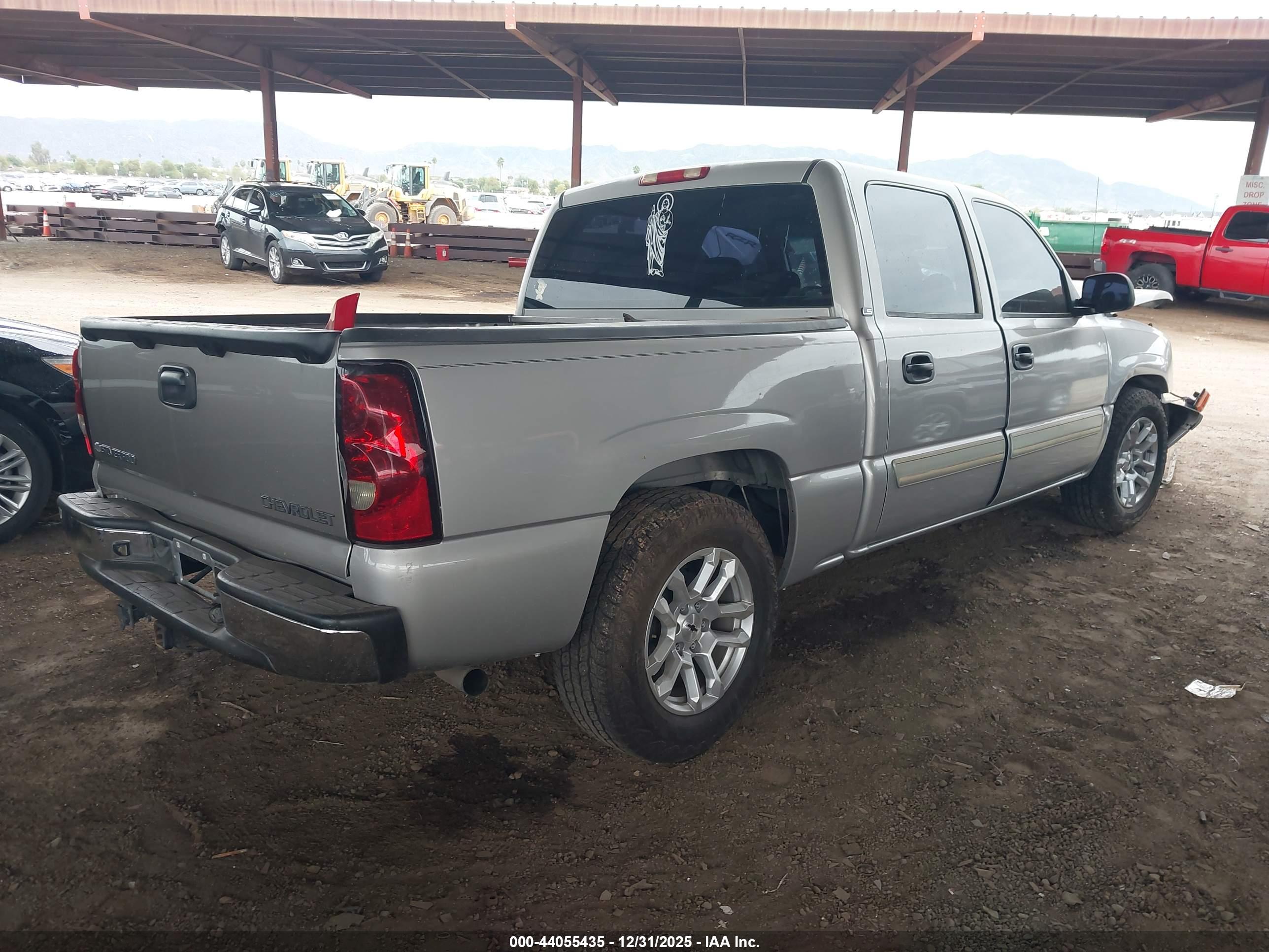 CHEVROLET SILVERADO image 4