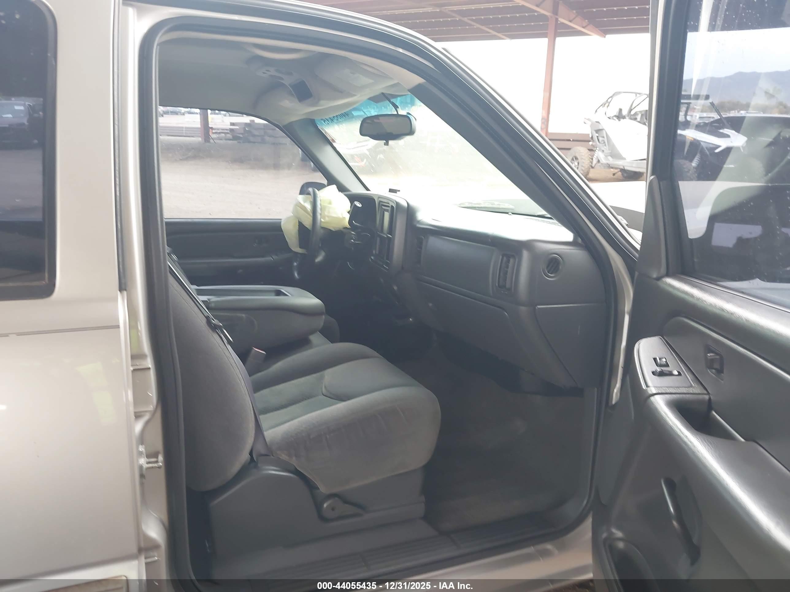 CHEVROLET SILVERADO image 5
