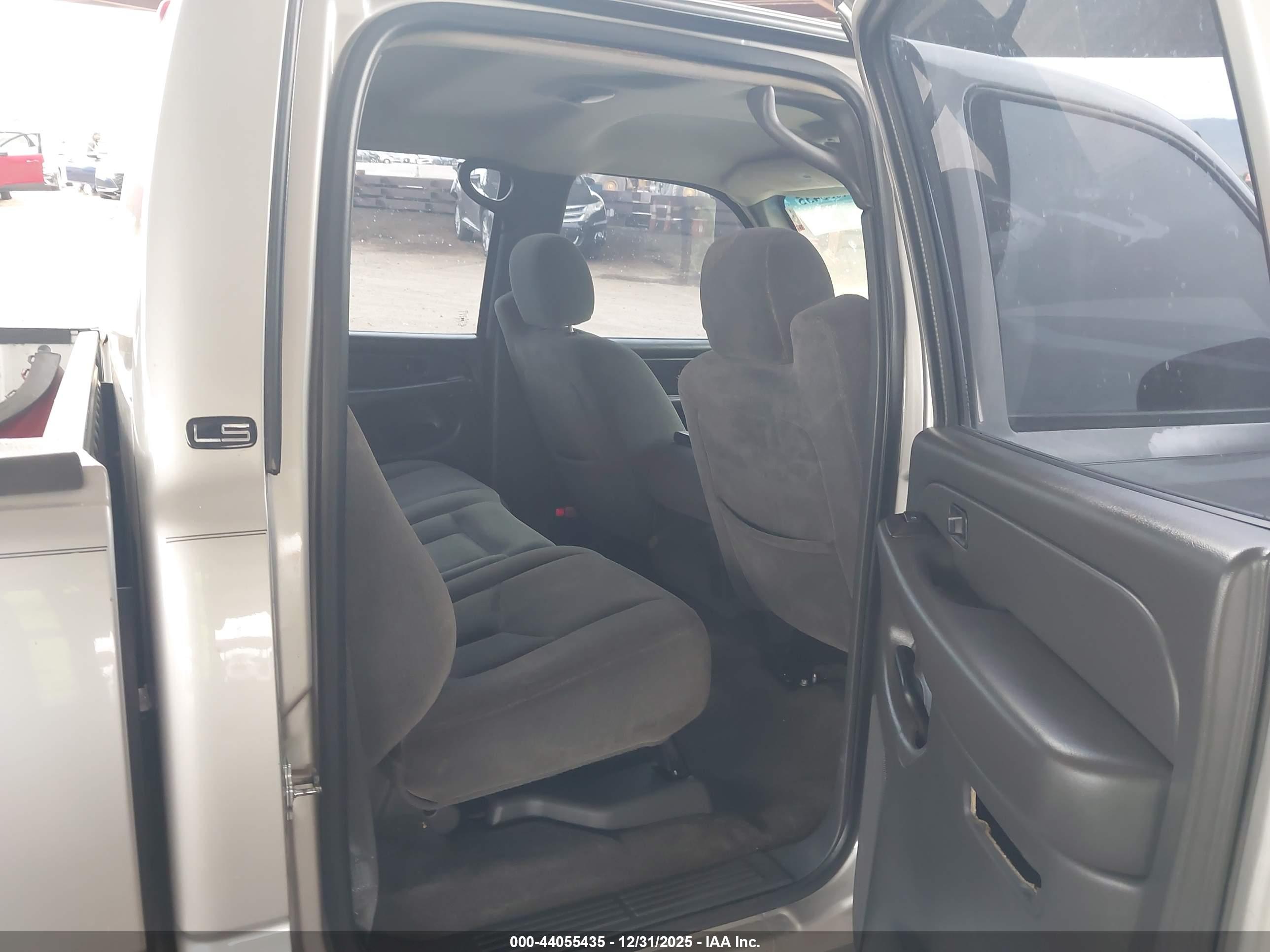 CHEVROLET SILVERADO image 8