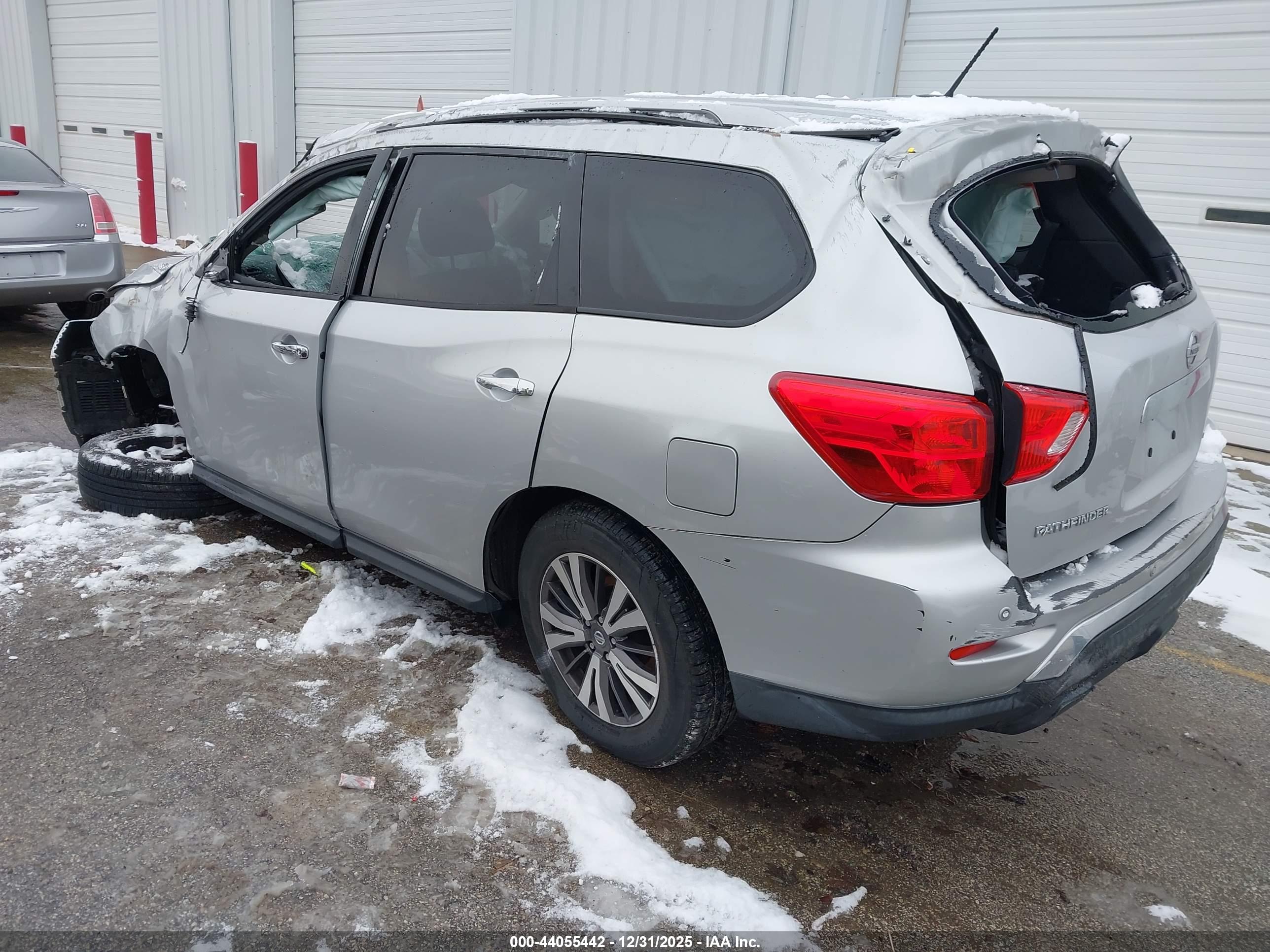 NISSAN PATHFINDER image 3