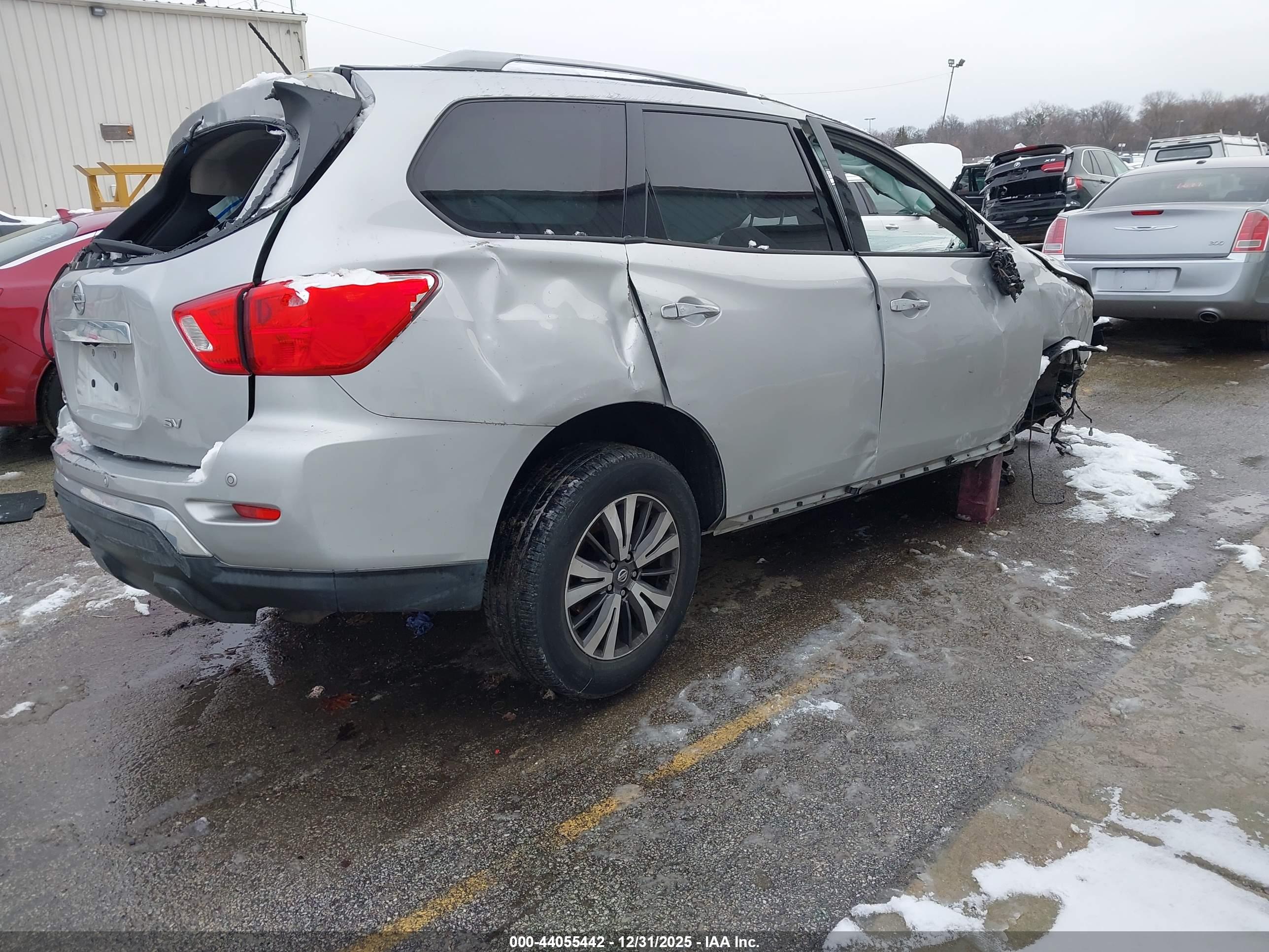 NISSAN PATHFINDER image 4