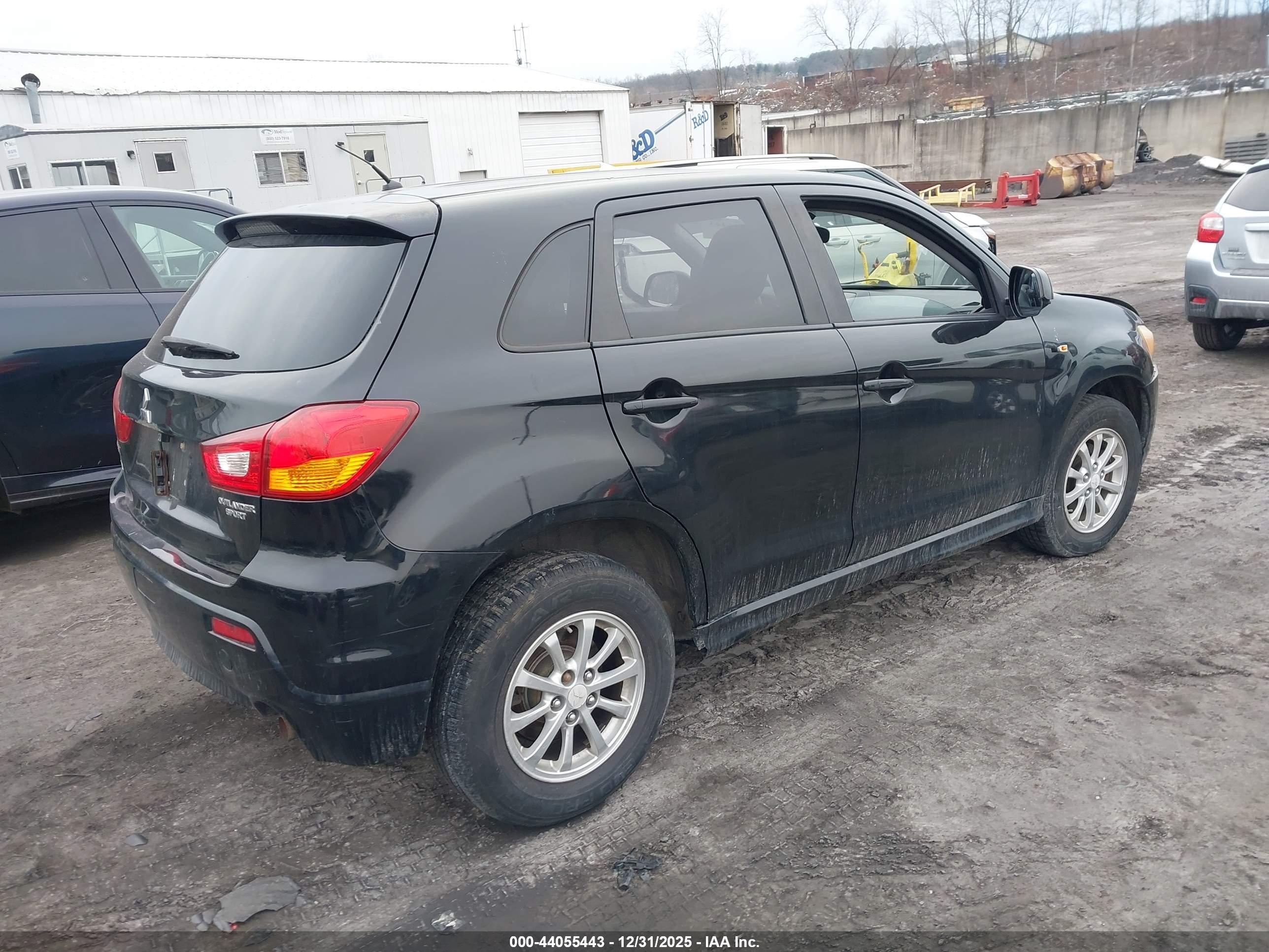 MITSUBISHI OUTLANDER image 4