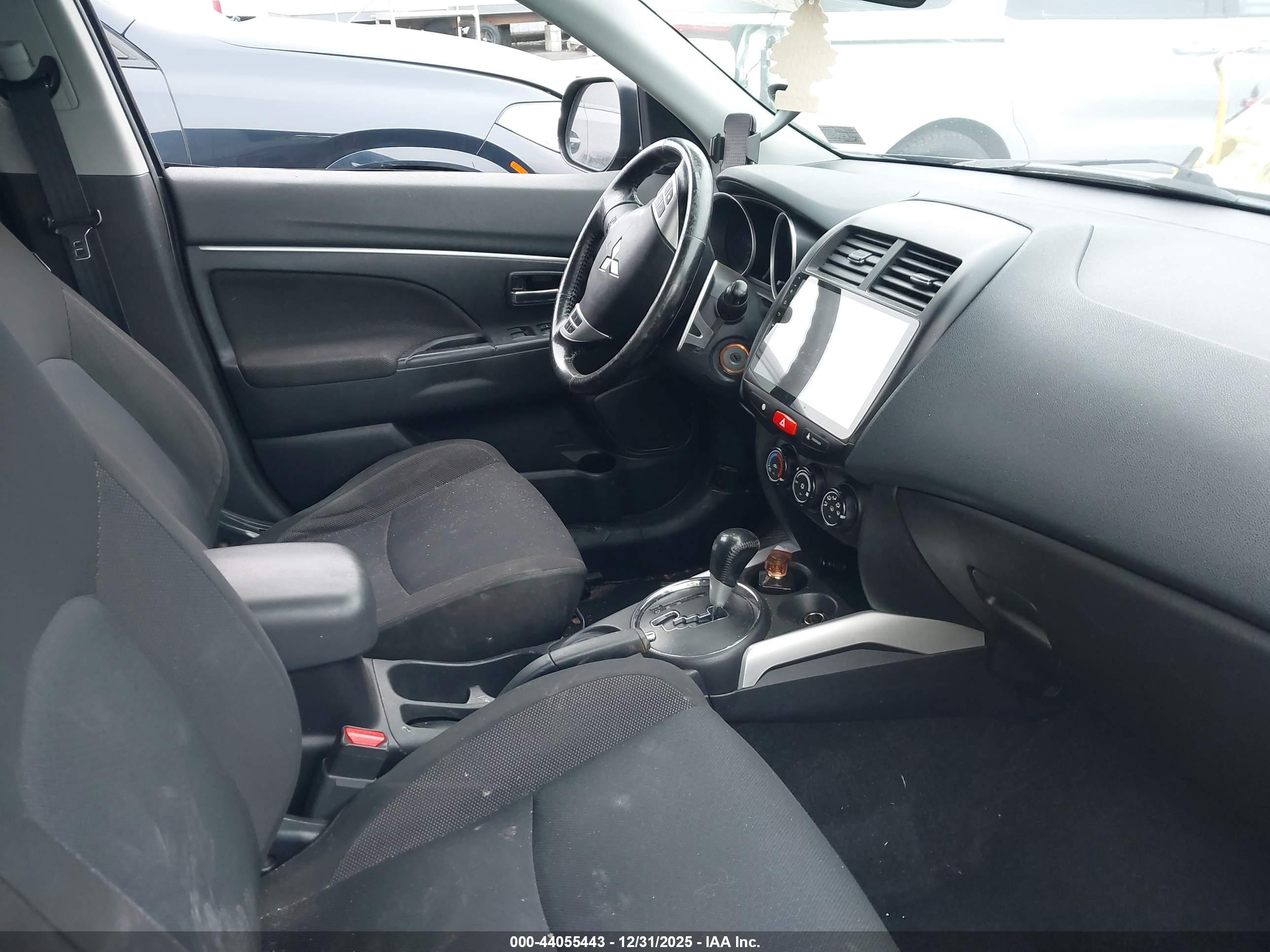 MITSUBISHI OUTLANDER image 5