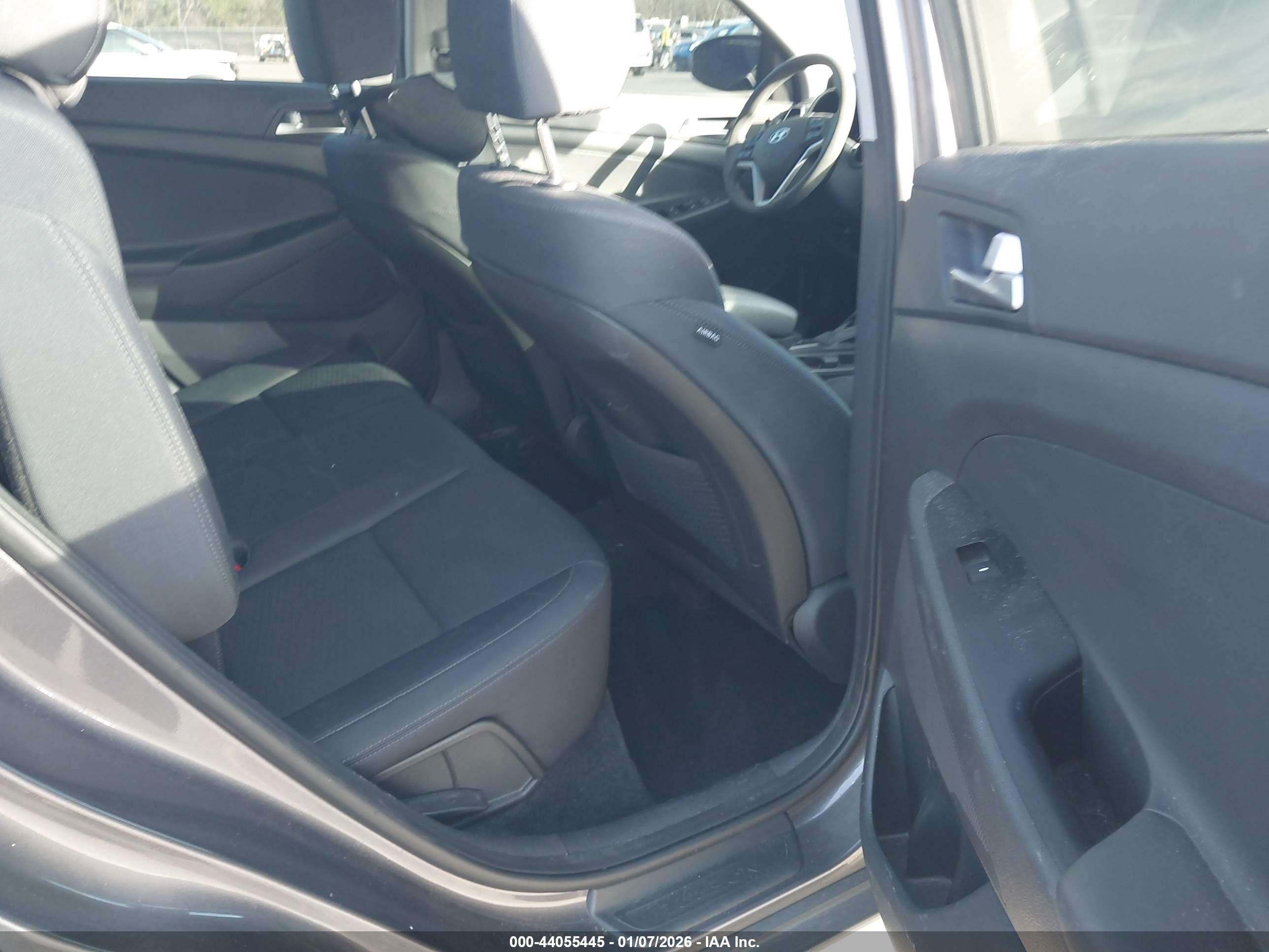 HYUNDAI TUCSON image 8