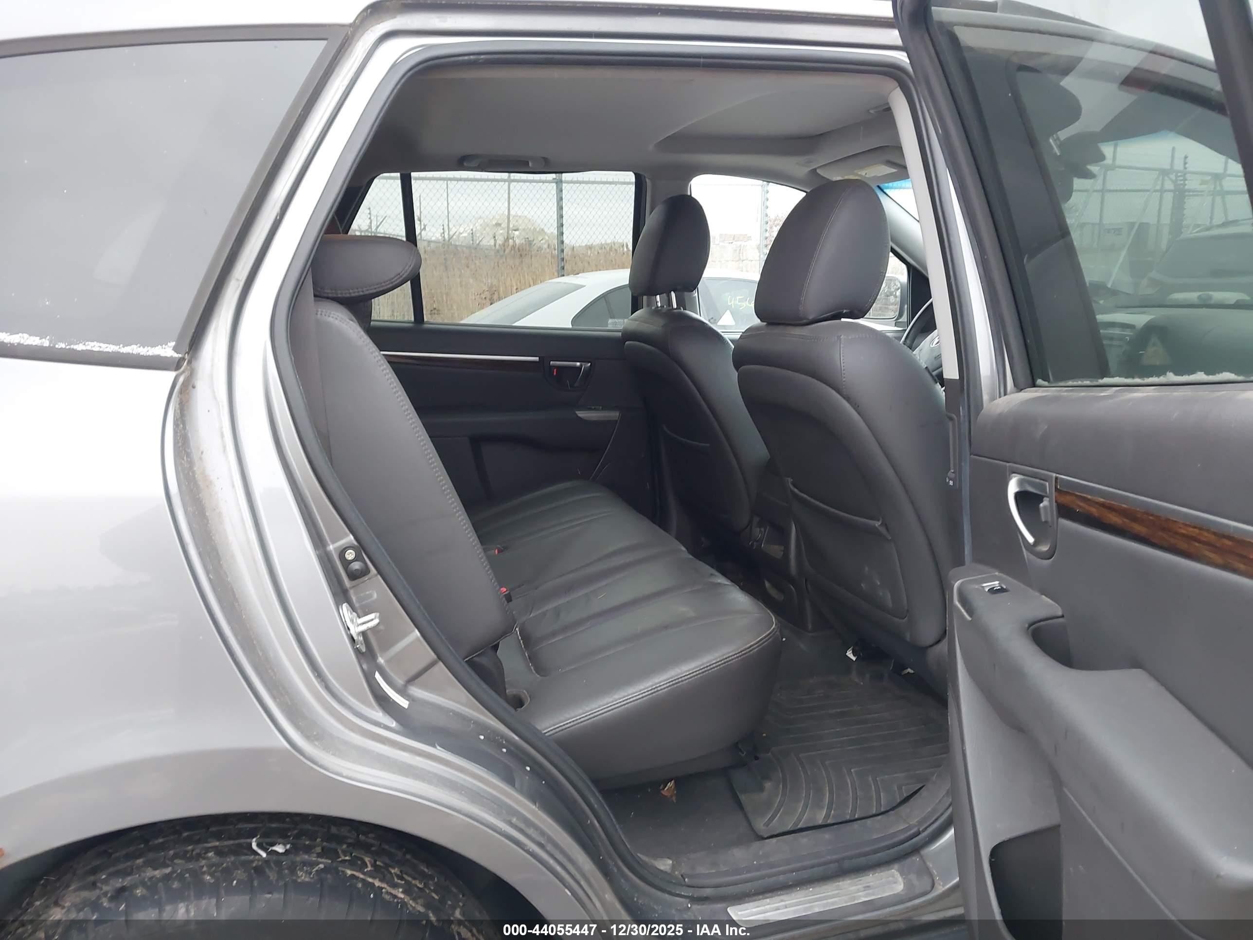 HYUNDAI SANTA image 8
