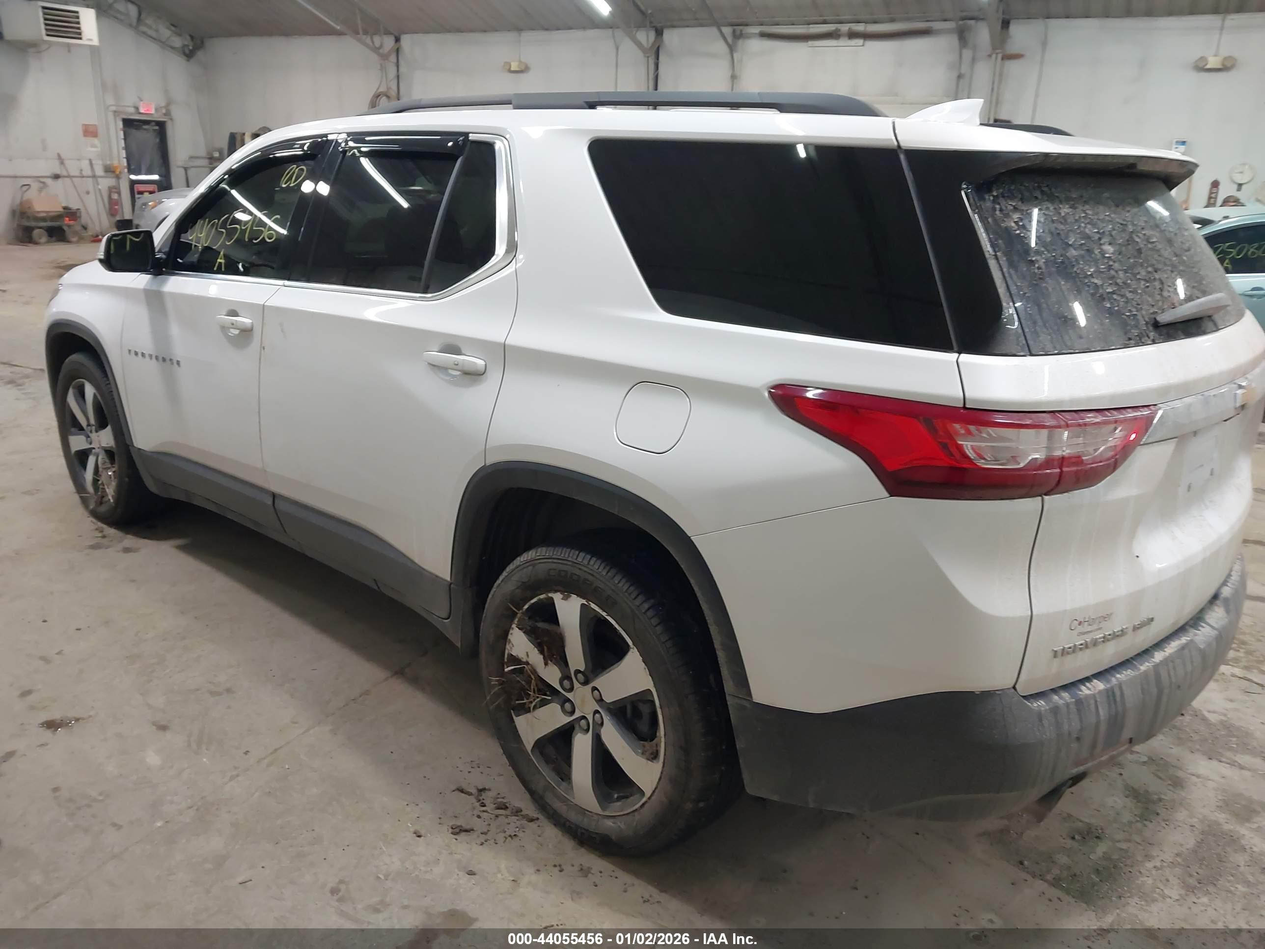 CHEVROLET TRAVERSE image 3