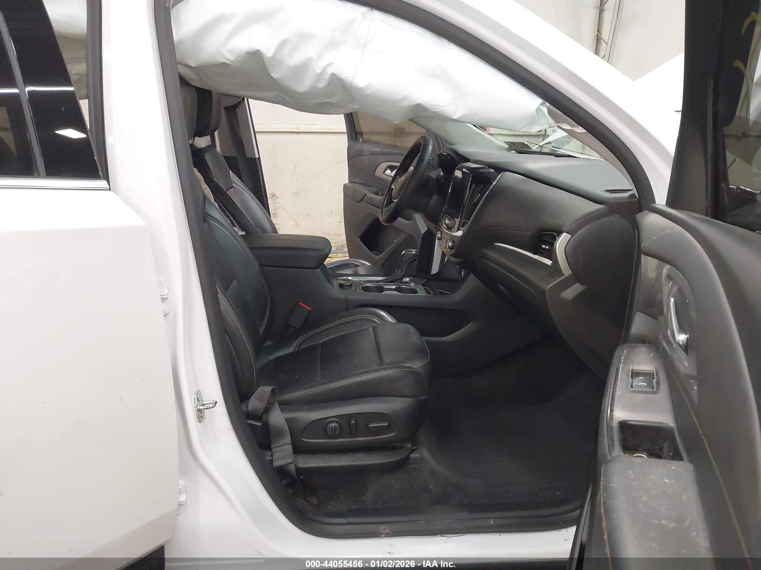 CHEVROLET TRAVERSE image 5