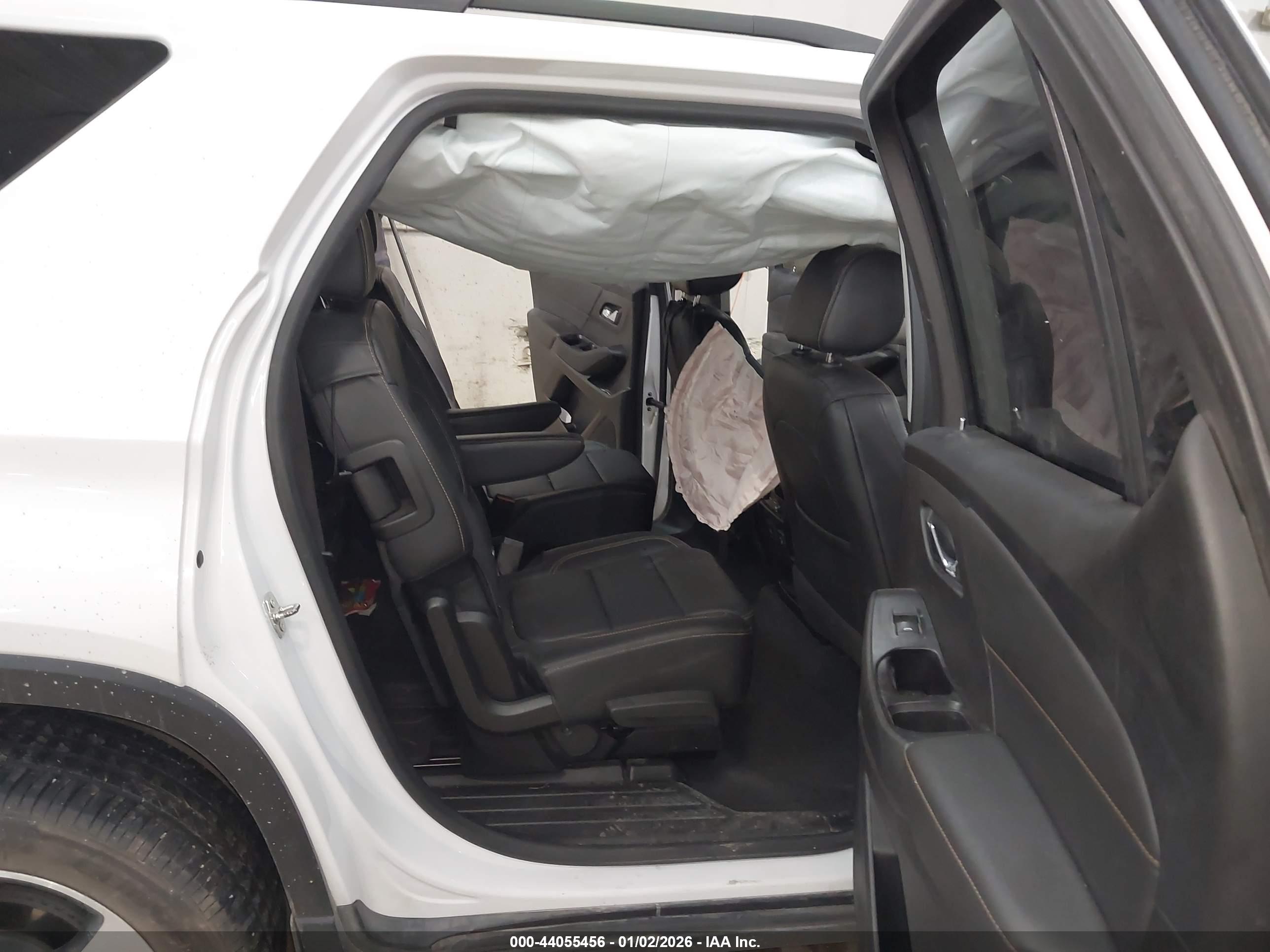 CHEVROLET TRAVERSE image 8