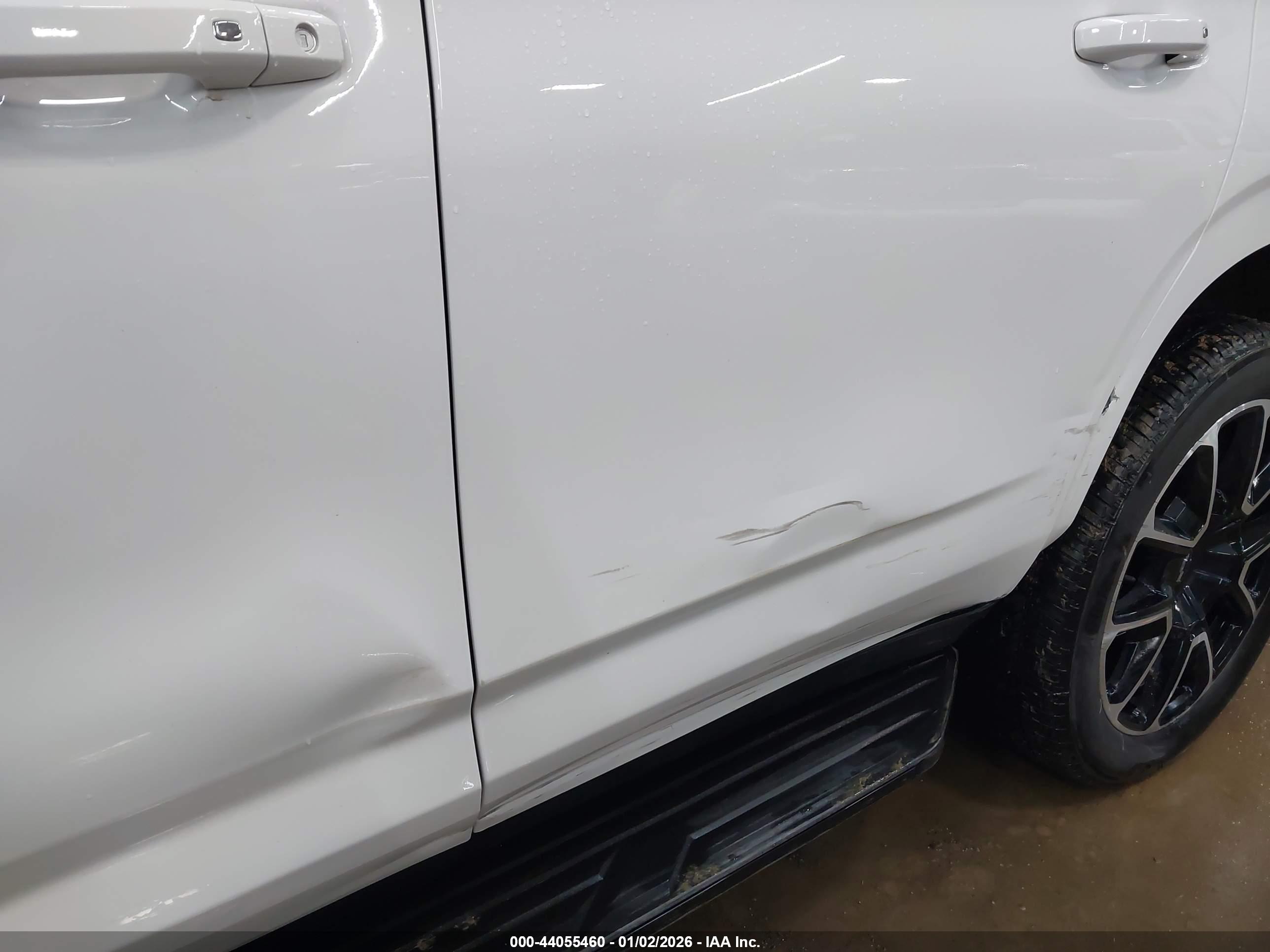 CHEVROLET TAHOE image 6