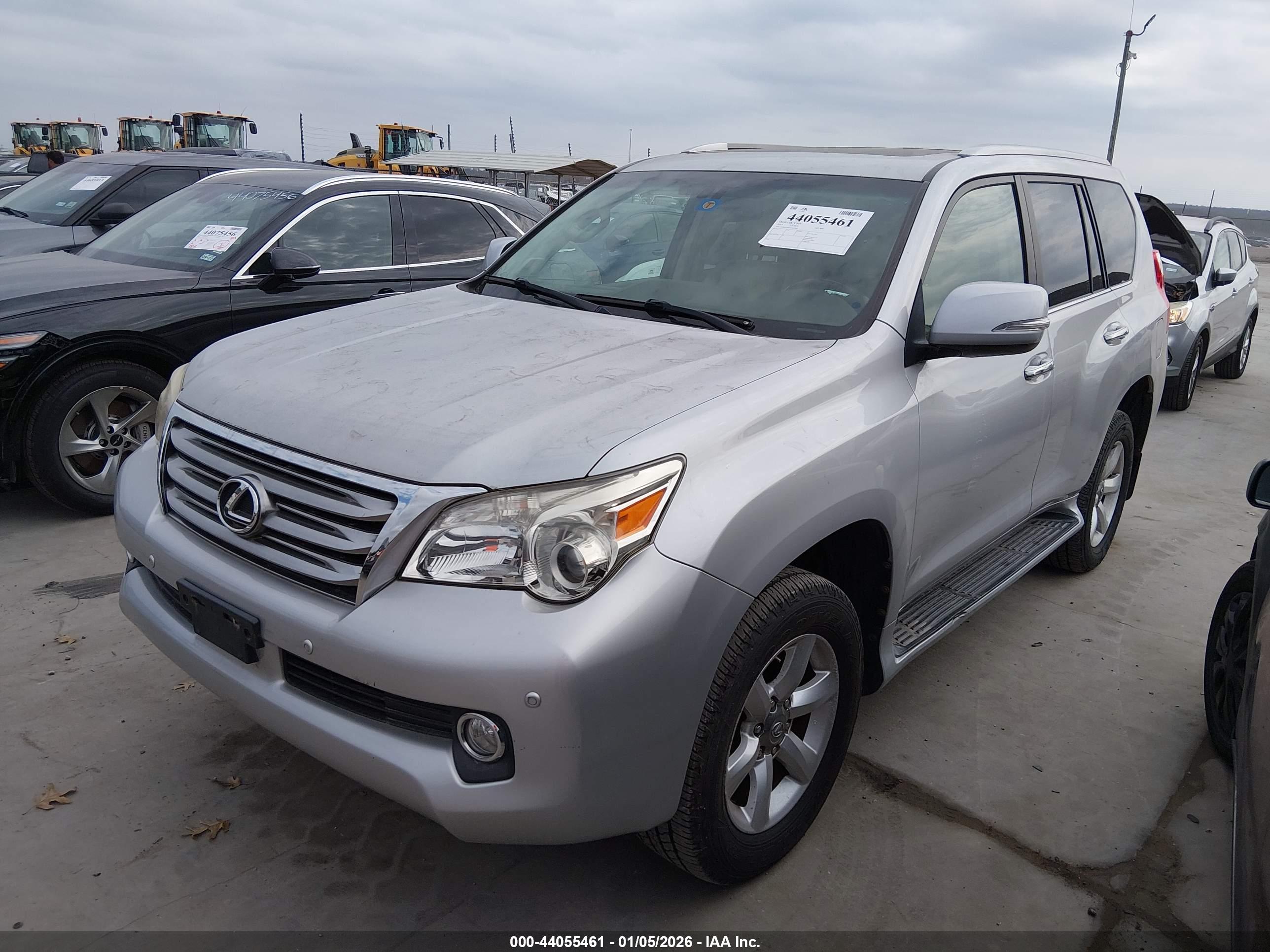 LEXUS GX image 2