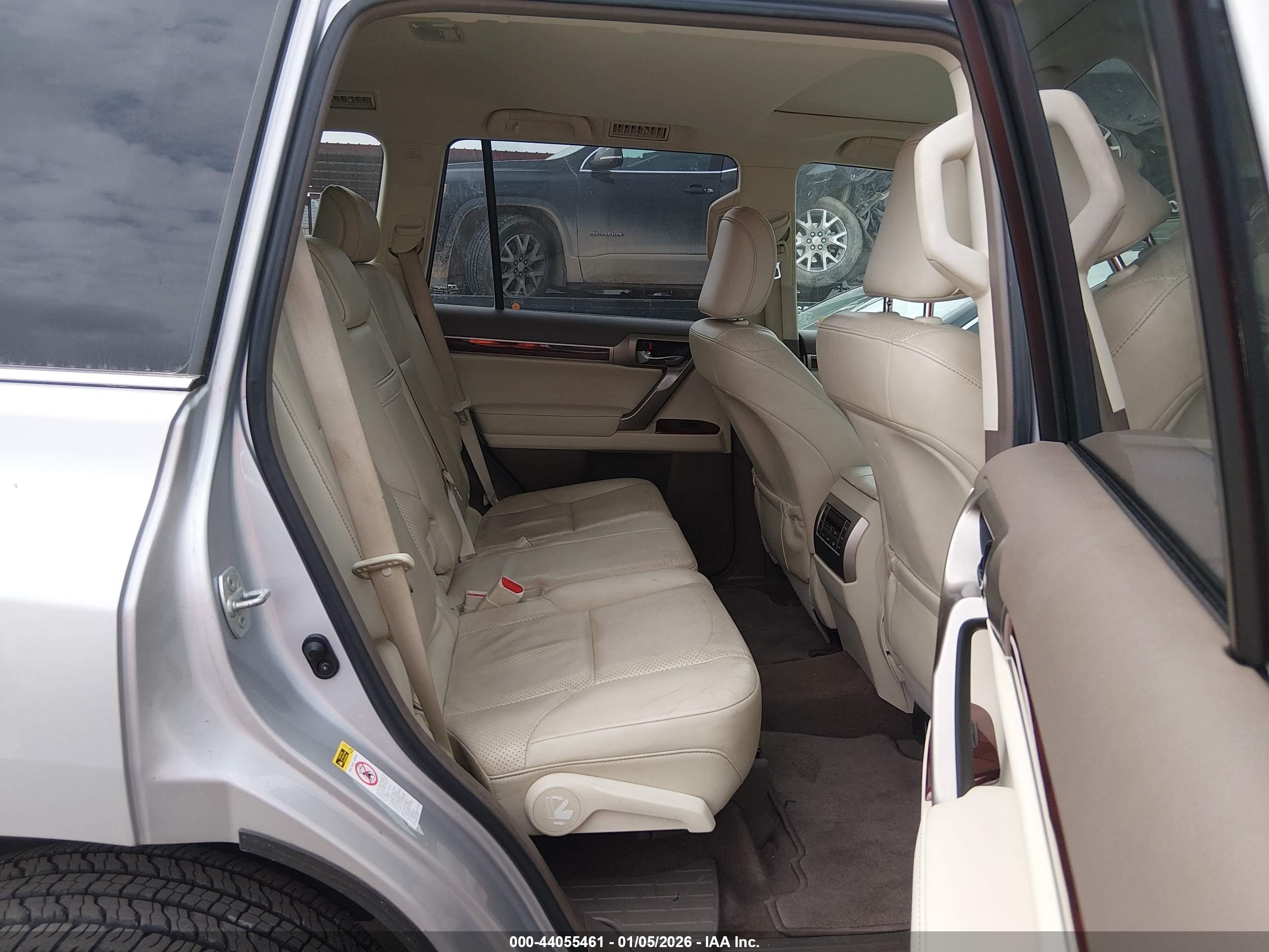 LEXUS GX image 8