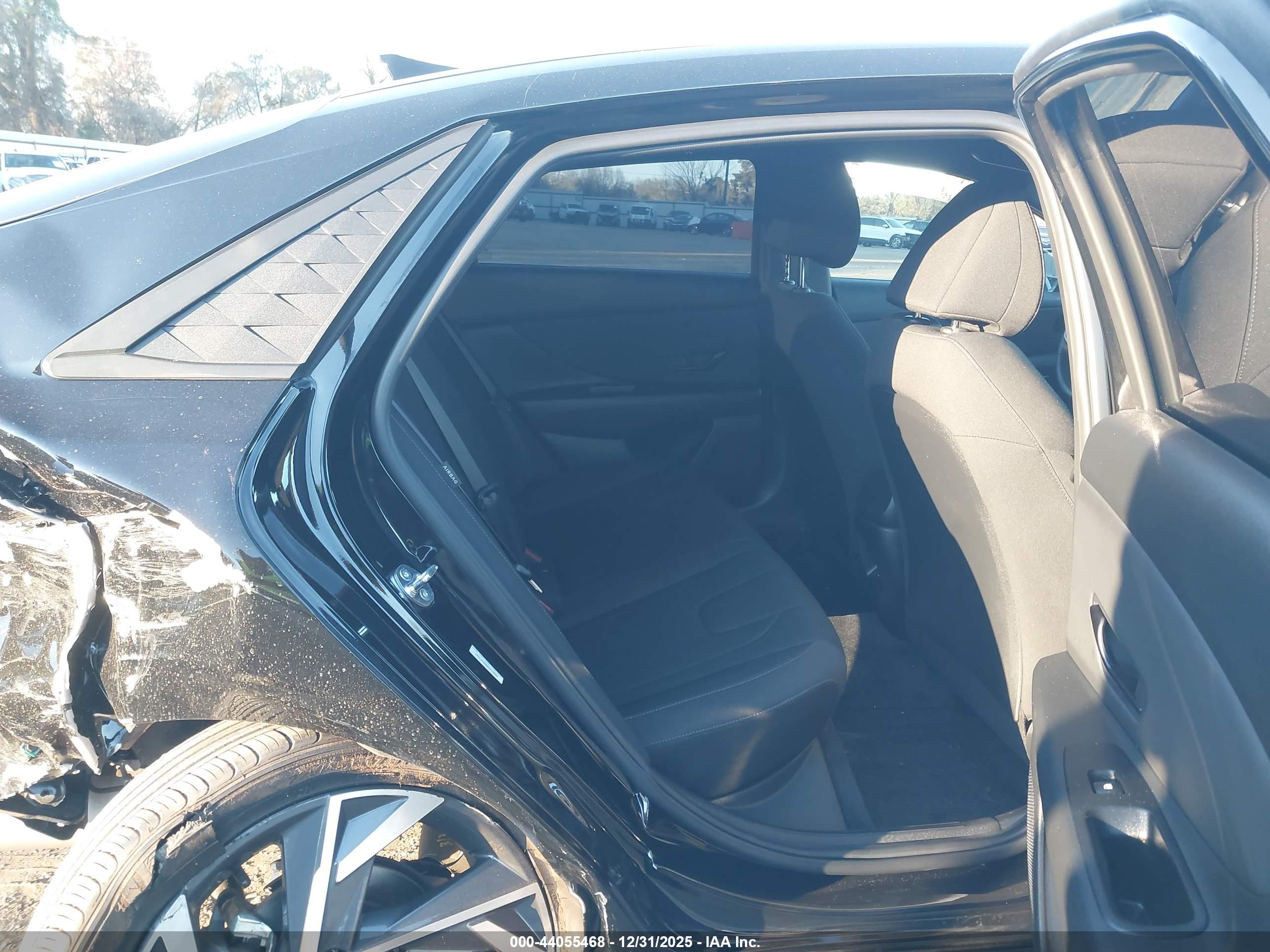 HYUNDAI ELANTRA image 8