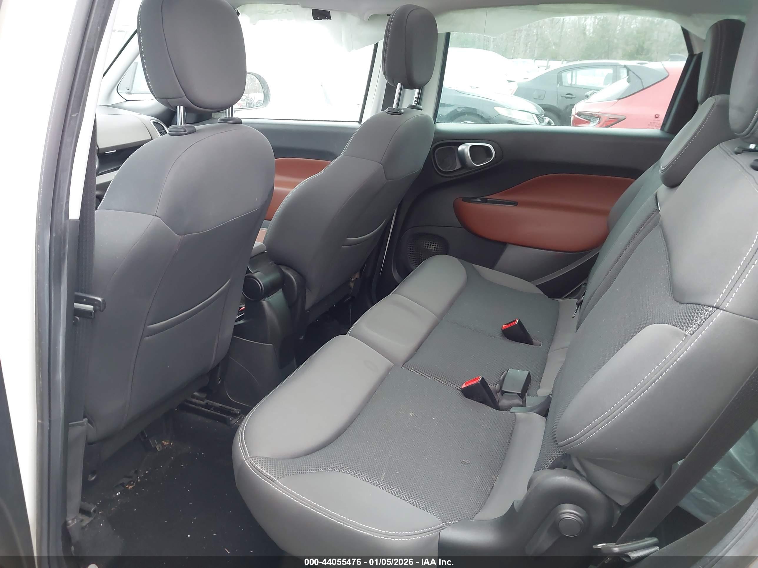 FIAT 500L image 8