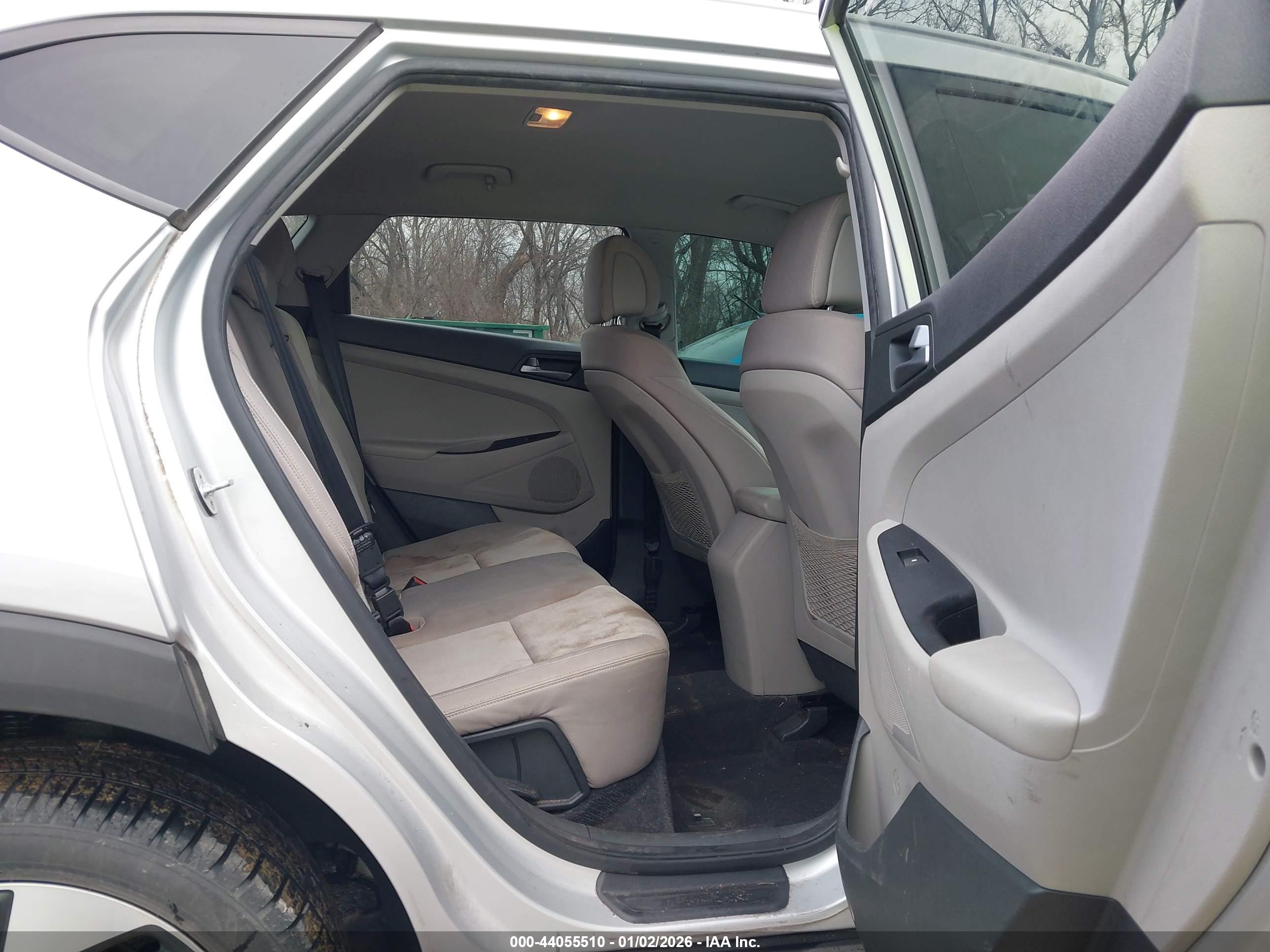 HYUNDAI TUCSON image 8
