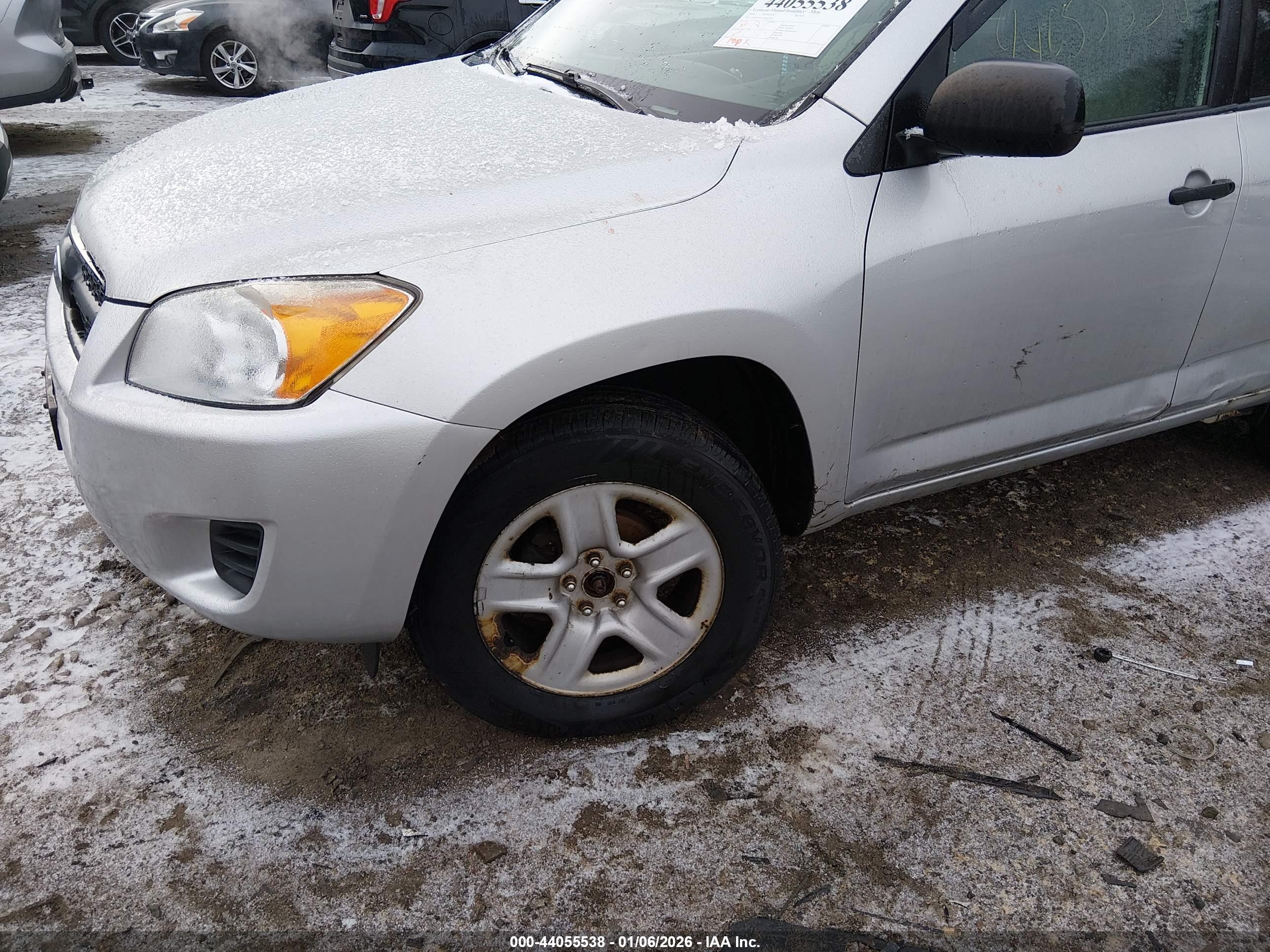 TOYOTA RAV4 image 2