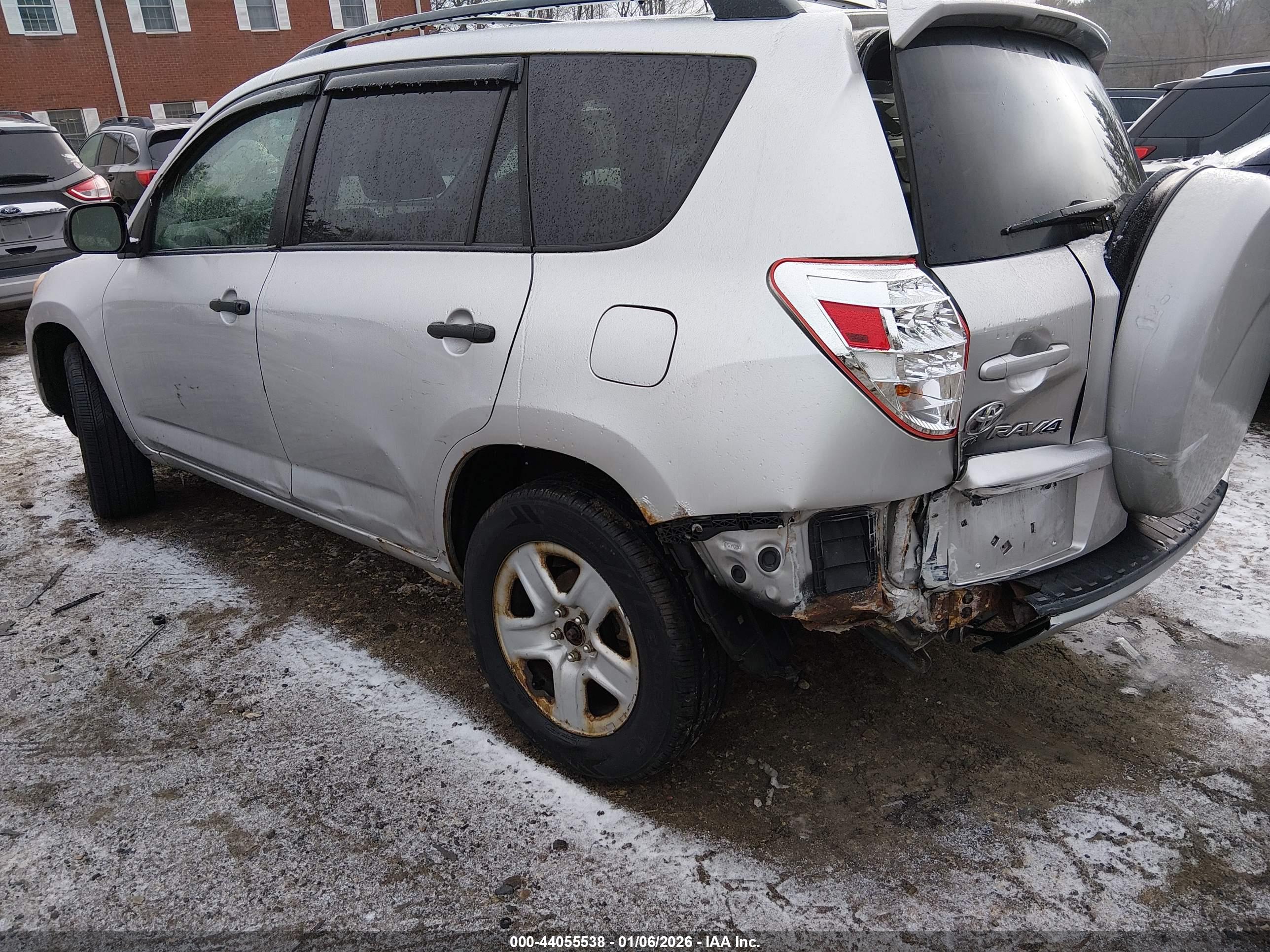 TOYOTA RAV4 image 3