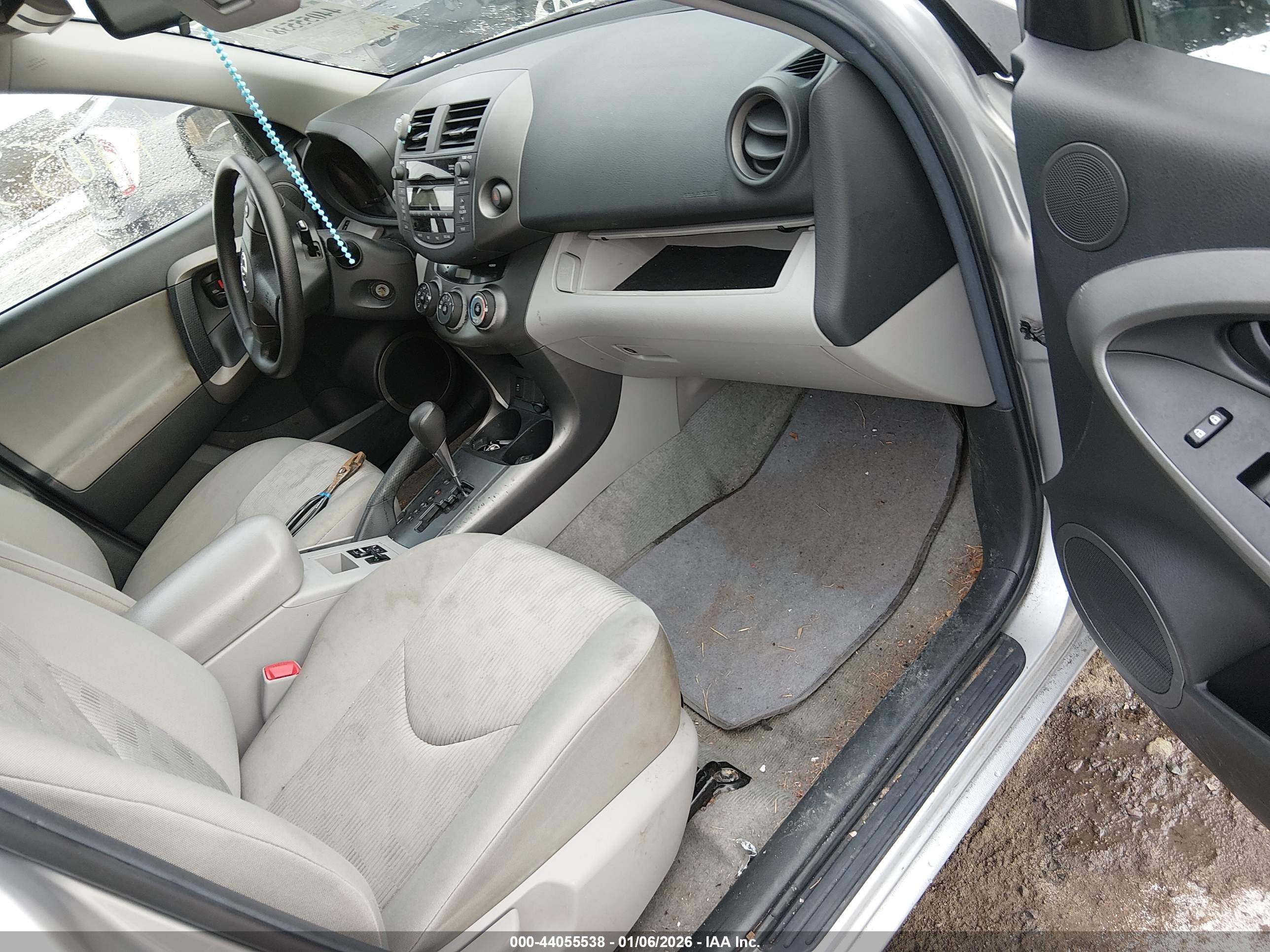 TOYOTA RAV4 image 5