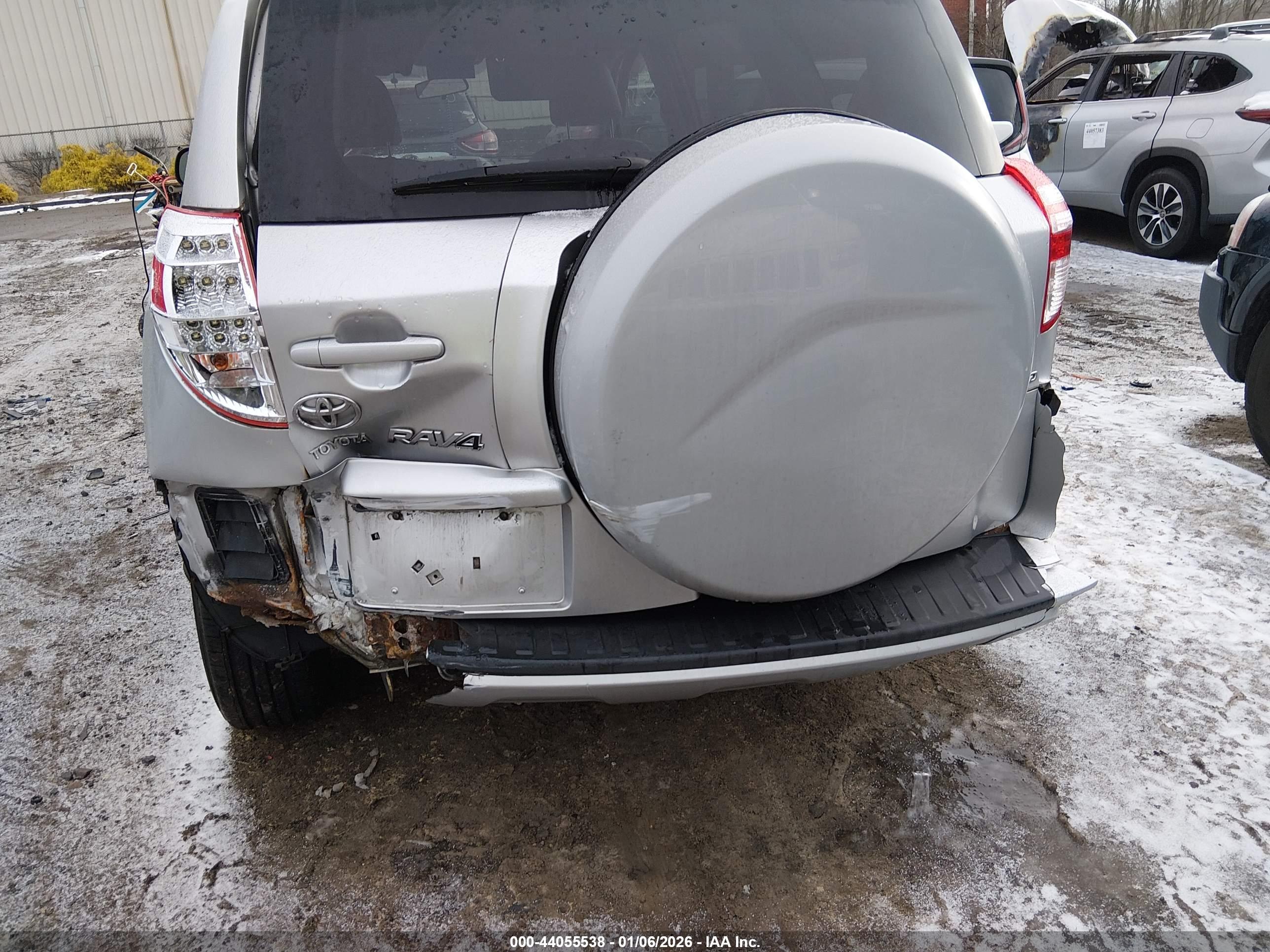 TOYOTA RAV4 image 6