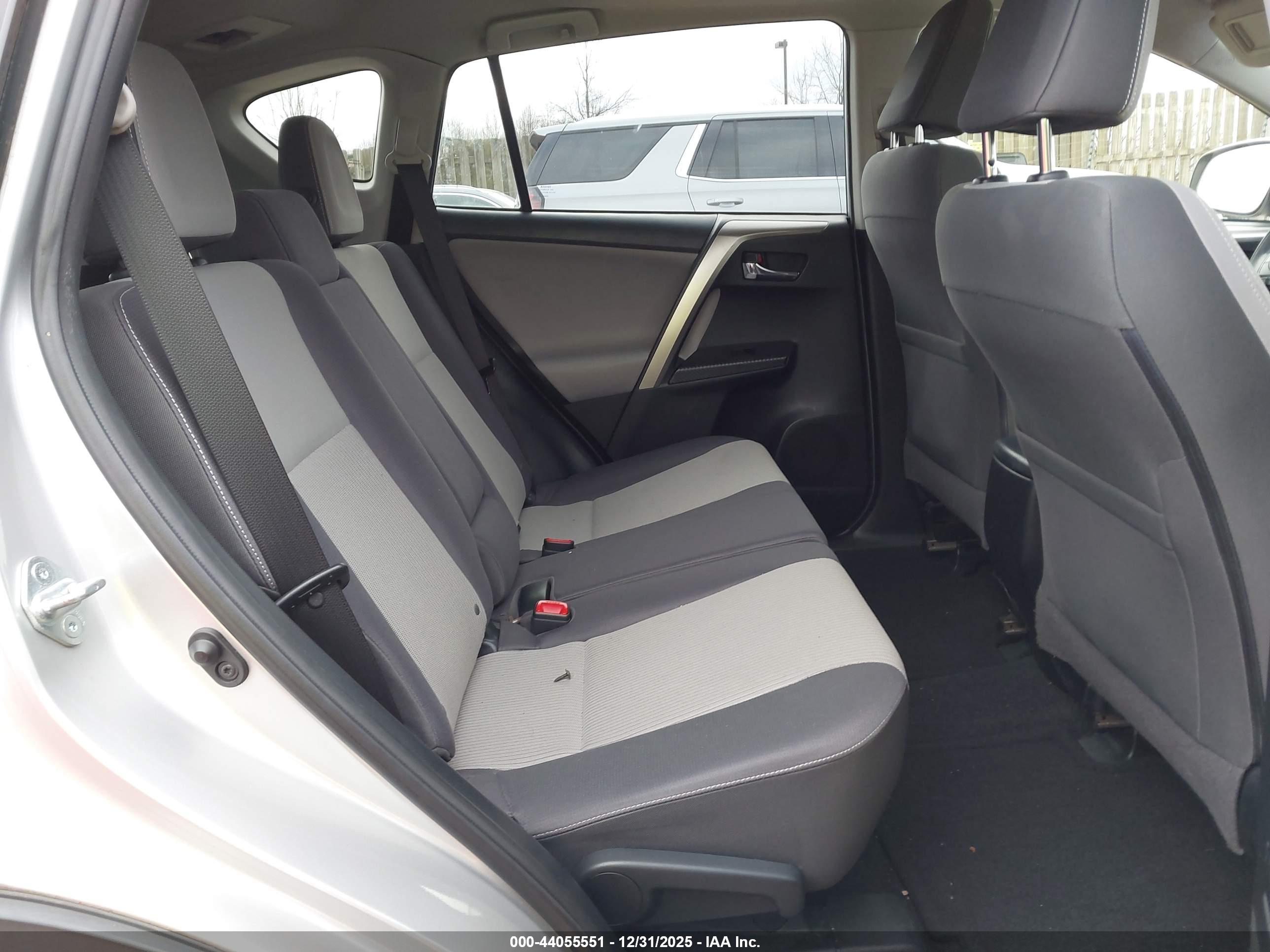 TOYOTA RAV4 image 8