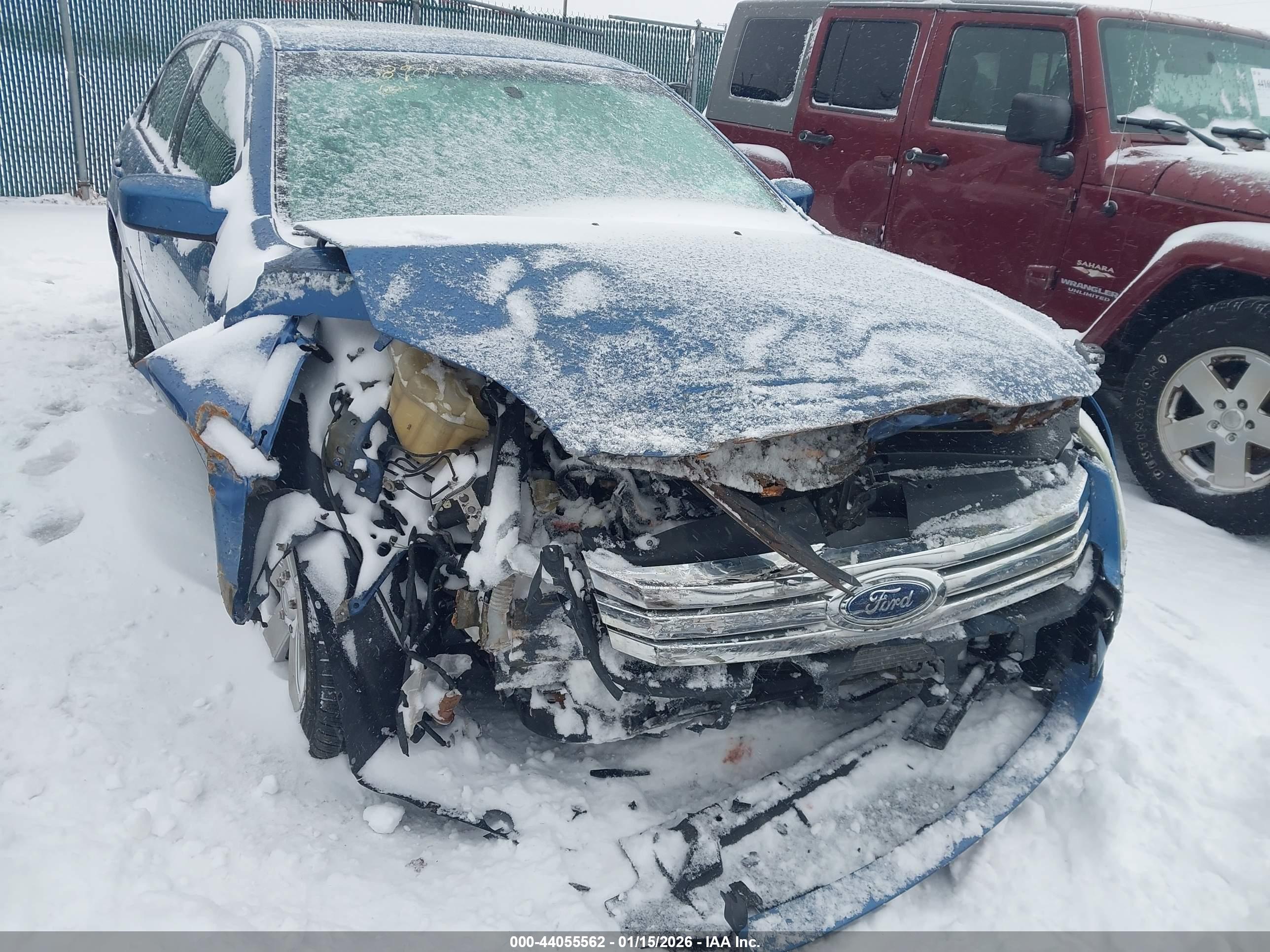 FORD FUSION image 6